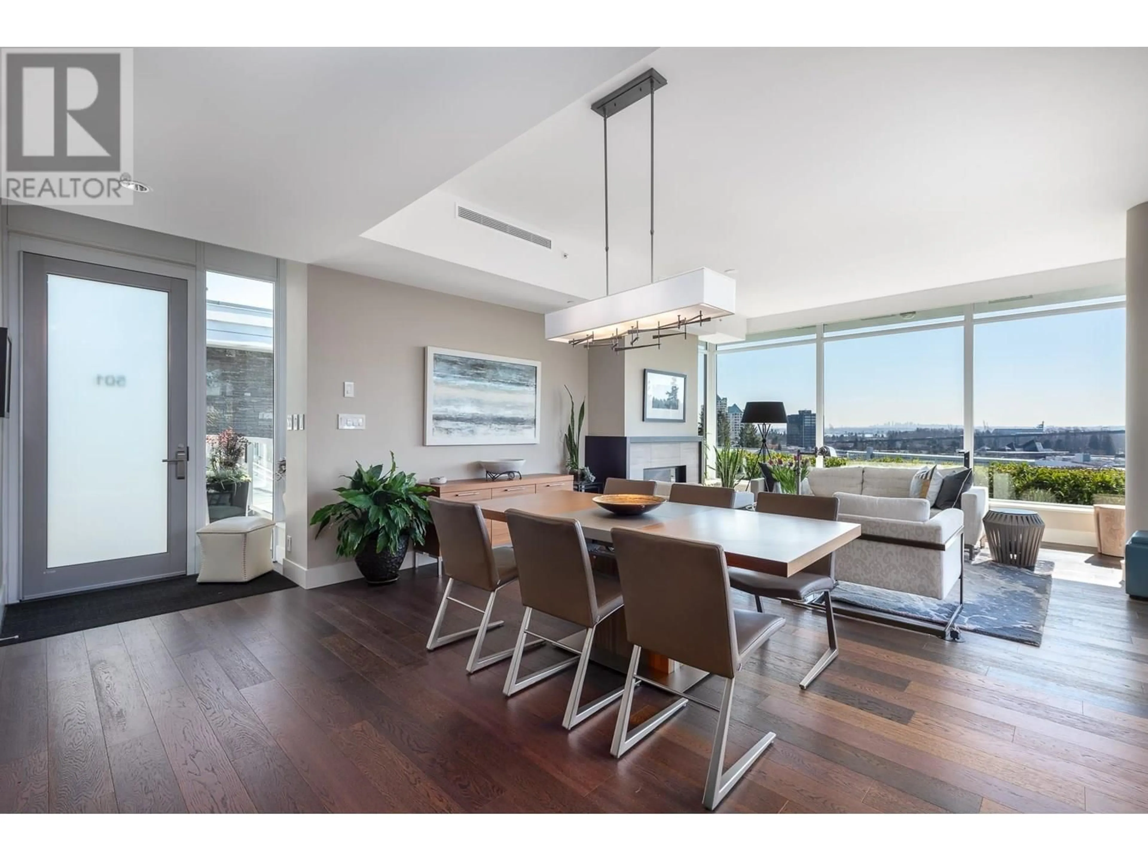Dining room, wood/laminate floor for 918 KEITH ROAD, West Vancouver British Columbia V7T1M3