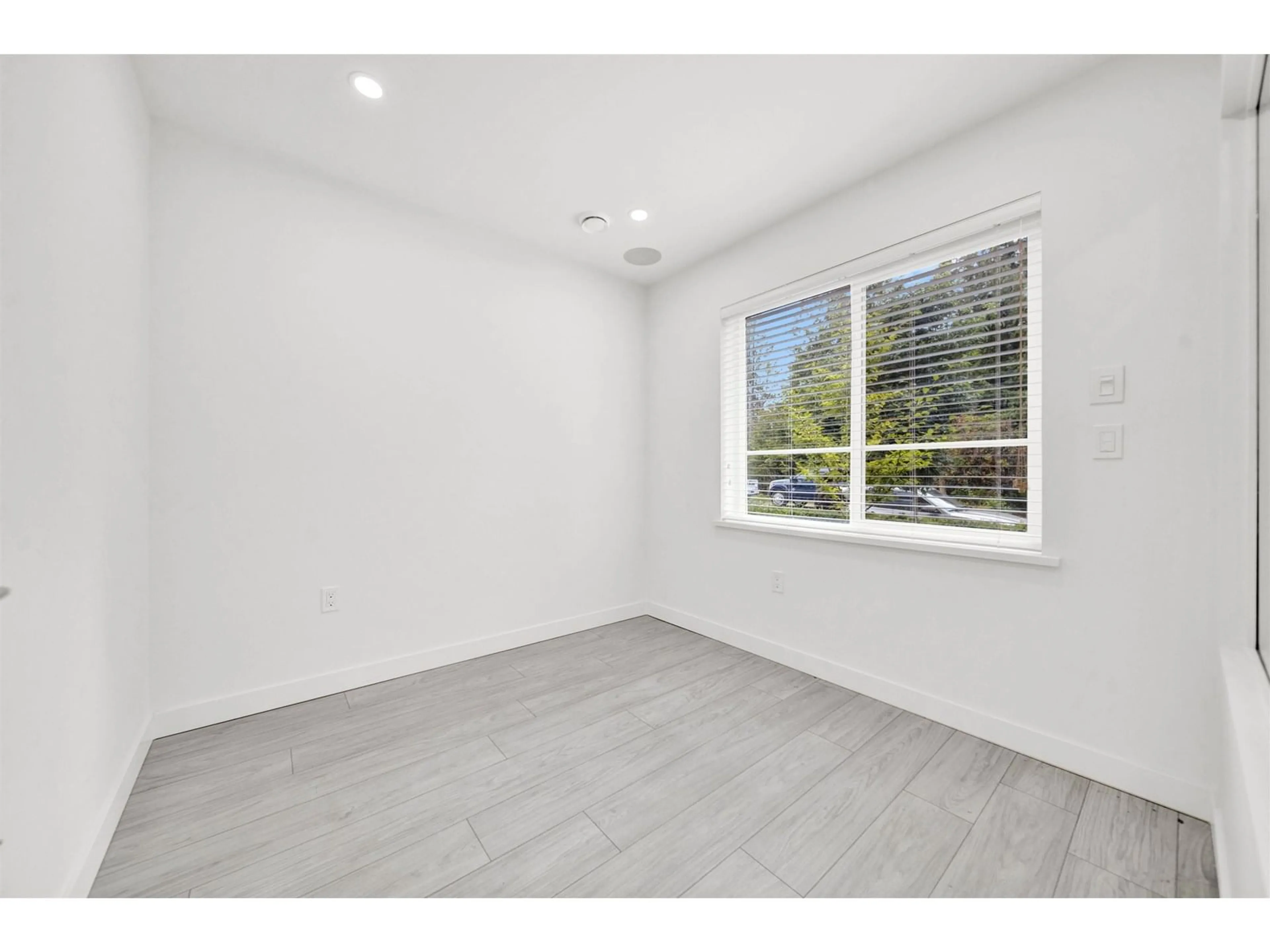 A pic of a room for 2 - 7288 188, Surrey British Columbia V4N3G6