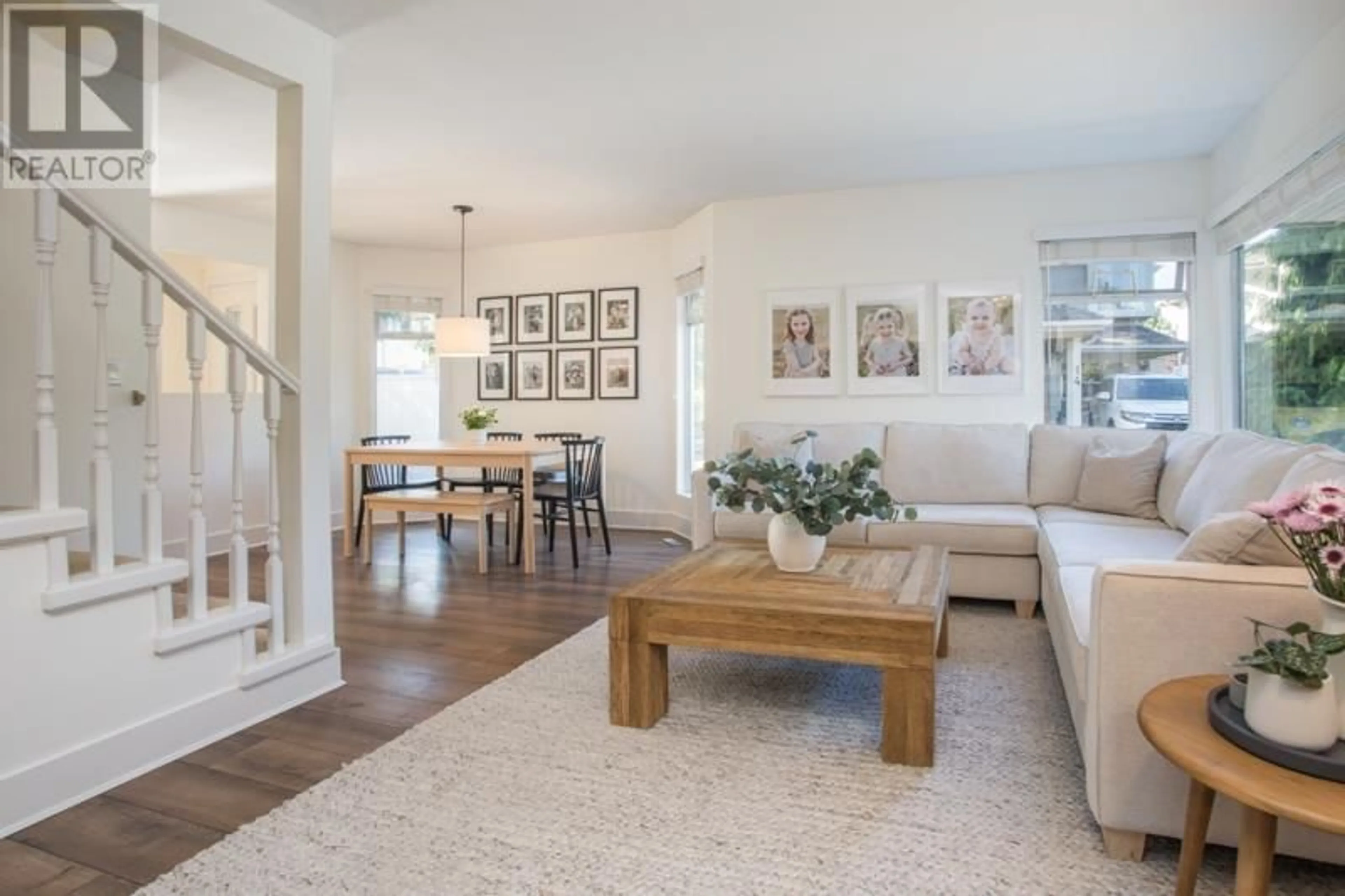 Living room with furniture, wood/laminate floor for 12 - 4695 53 STREET, Delta British Columbia V4K2Y9