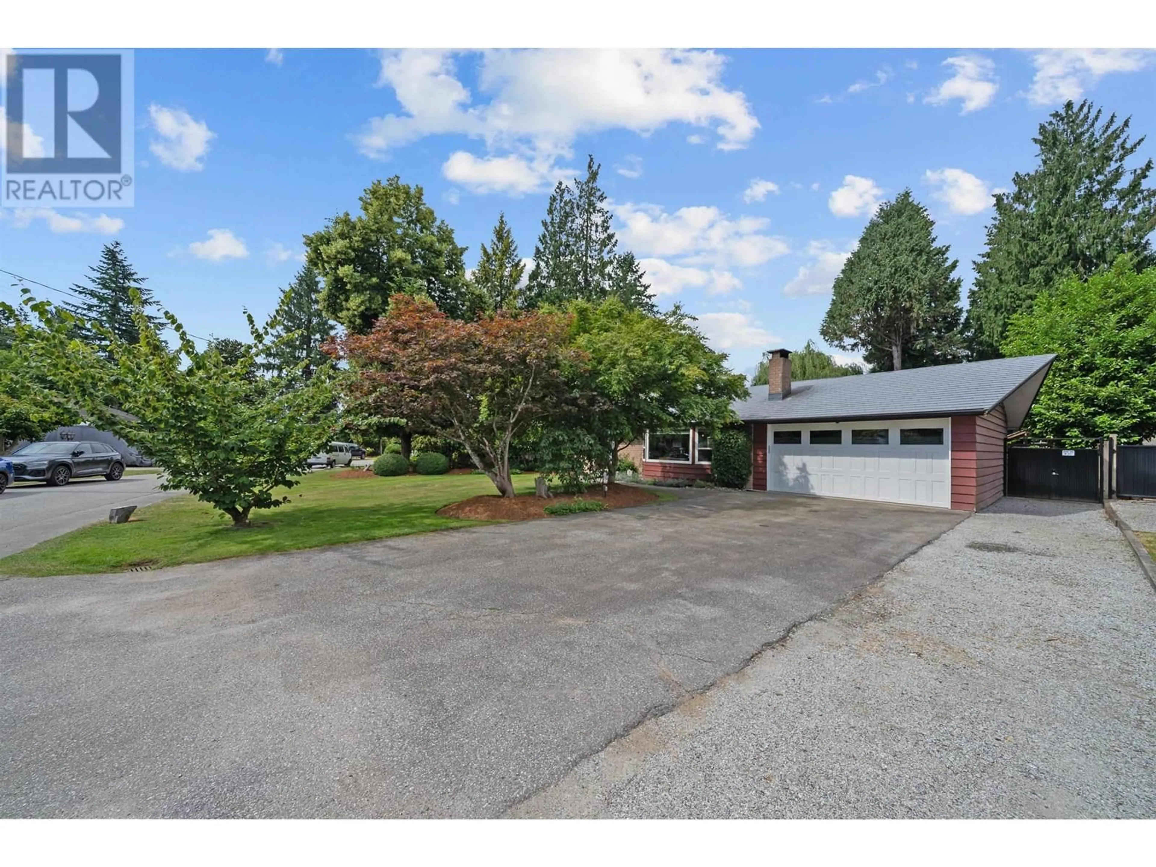 A pic from outside/outdoor area/front of a property/back of a property/a pic from drone, street for 11501 RIVER WYND, Maple Ridge British Columbia V2X4Z1