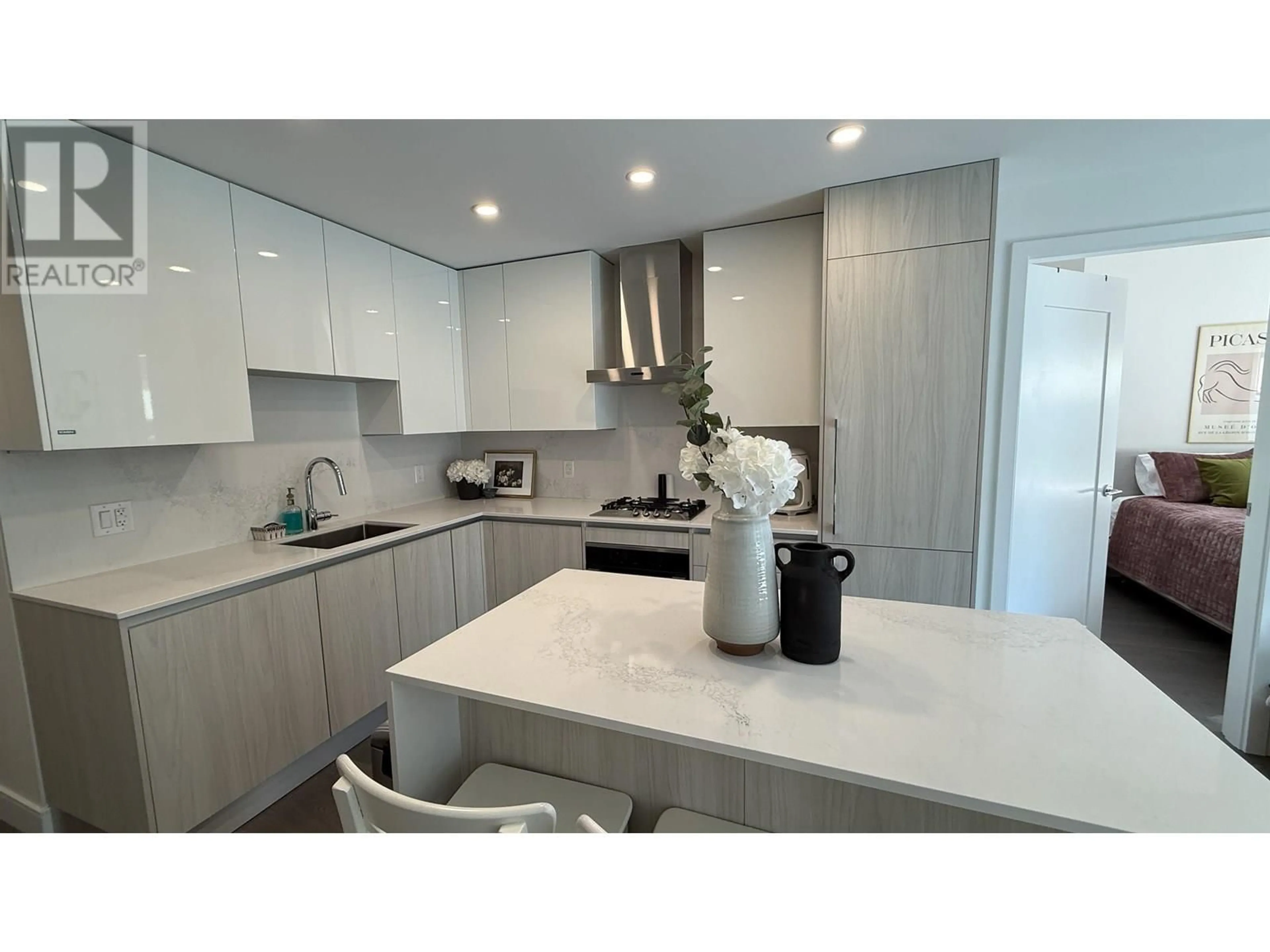 Contemporary kitchen, unknown for 207 - 488 58TH AVENUE, Vancouver British Columbia V5X1V5