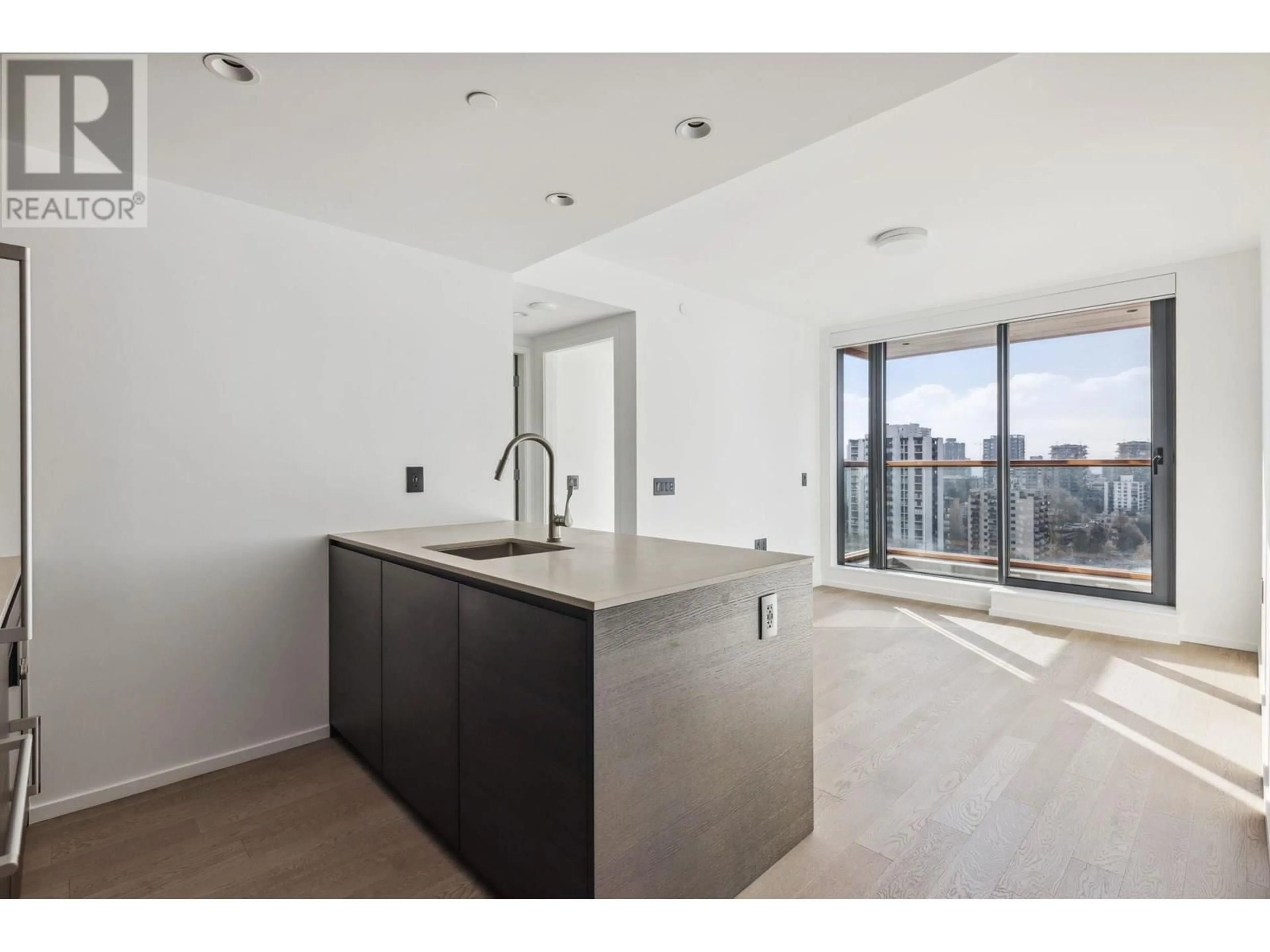 Standard kitchen, unknown for 1408 ROBSON STREET, Vancouver British Columbia V6G1B9