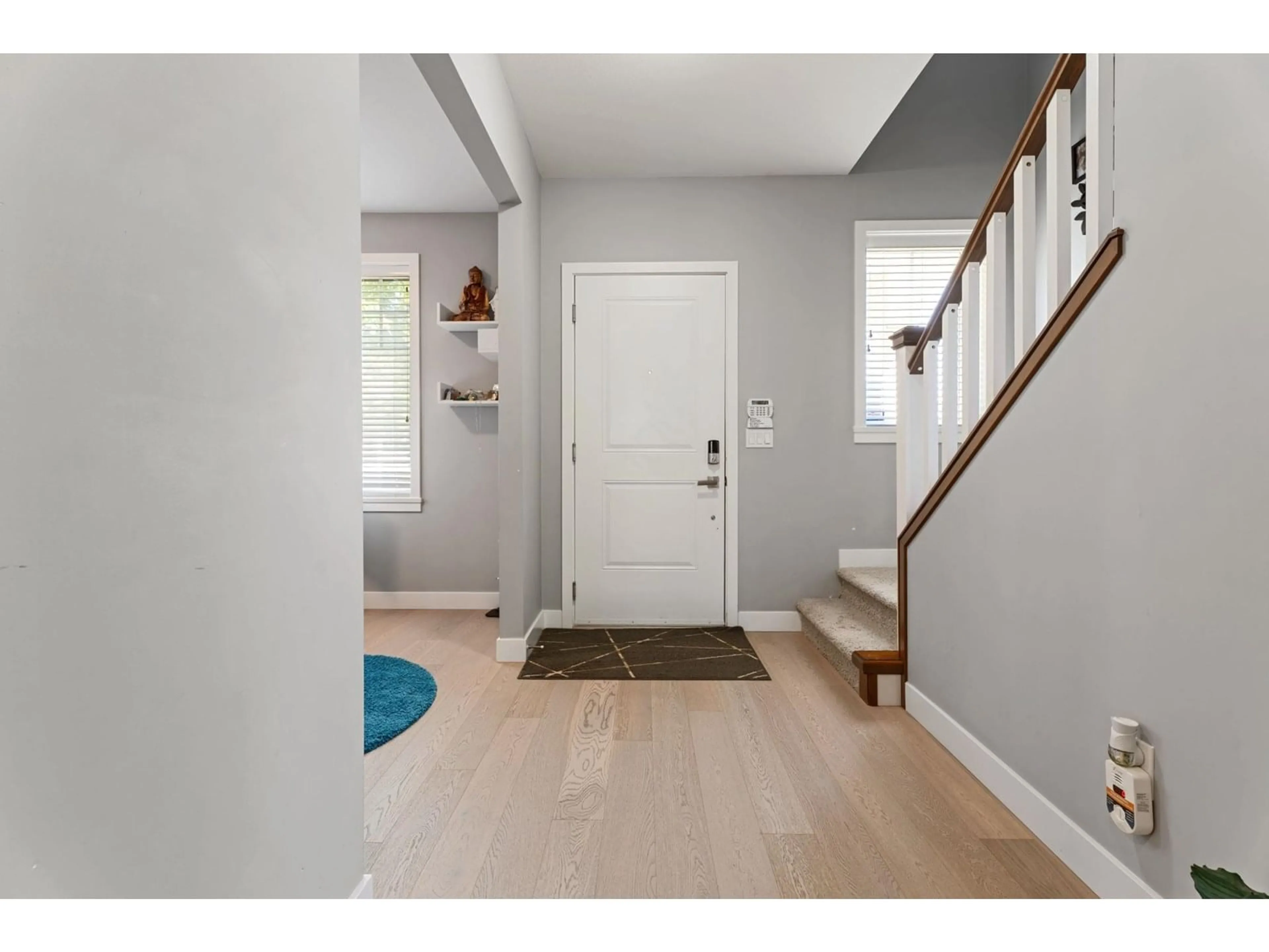 Indoor entryway for 19166 67, Surrey British Columbia V4N6A4