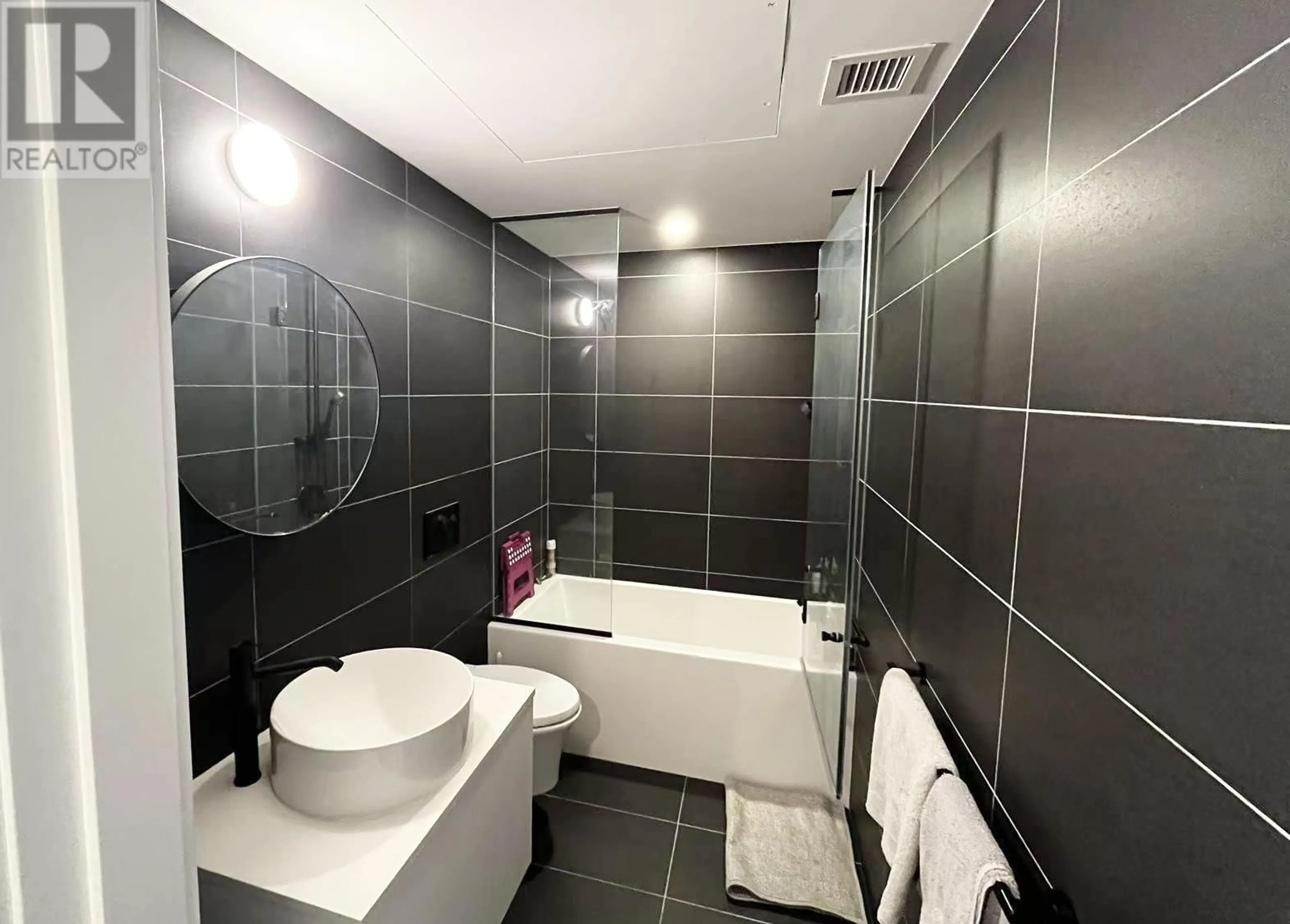 Standard bathroom, ceramic/tile floor for 1602 - 5058 JOYCE STREET, Vancouver British Columbia V5R0J9