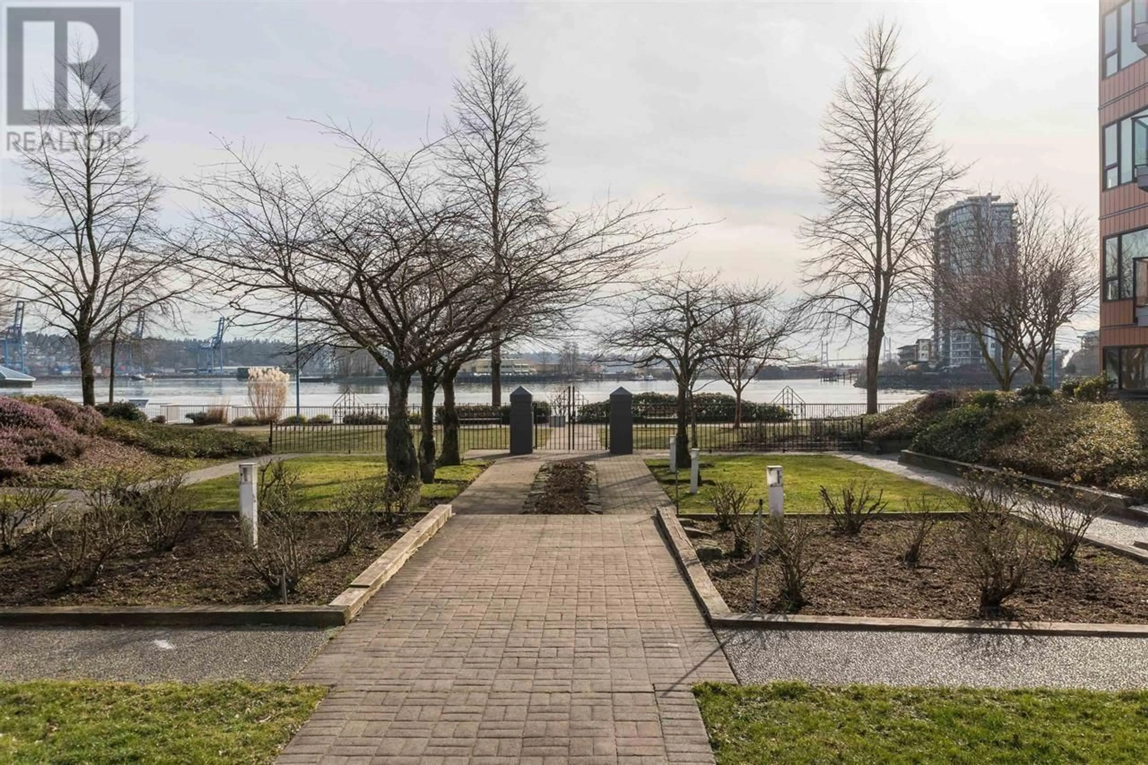 Patio, water/lake/river/ocean view for 119 - 1150 QUAYSIDE DRIVE, New Westminster British Columbia V3M6E1