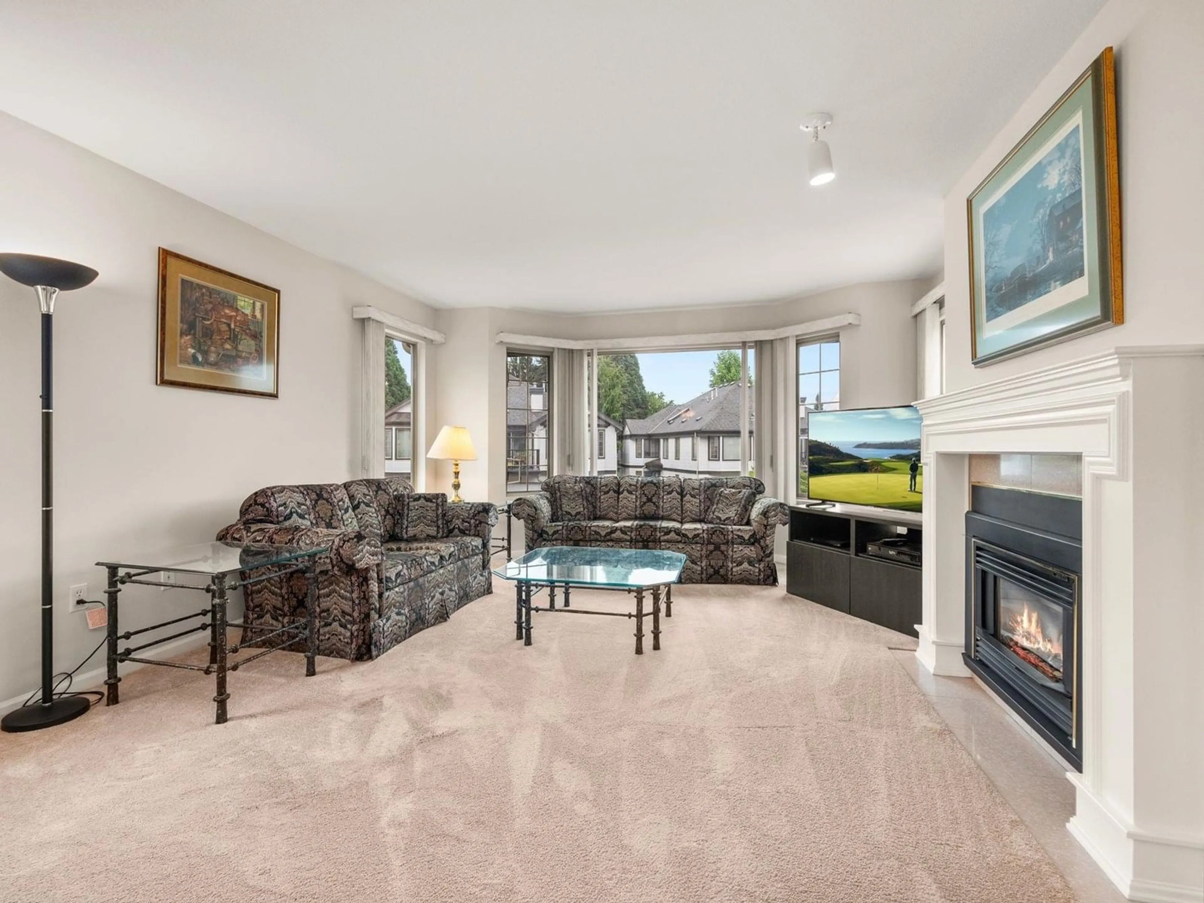 Living room with furniture, unknown for 38 - 15840 84, Surrey British Columbia V4N0W4