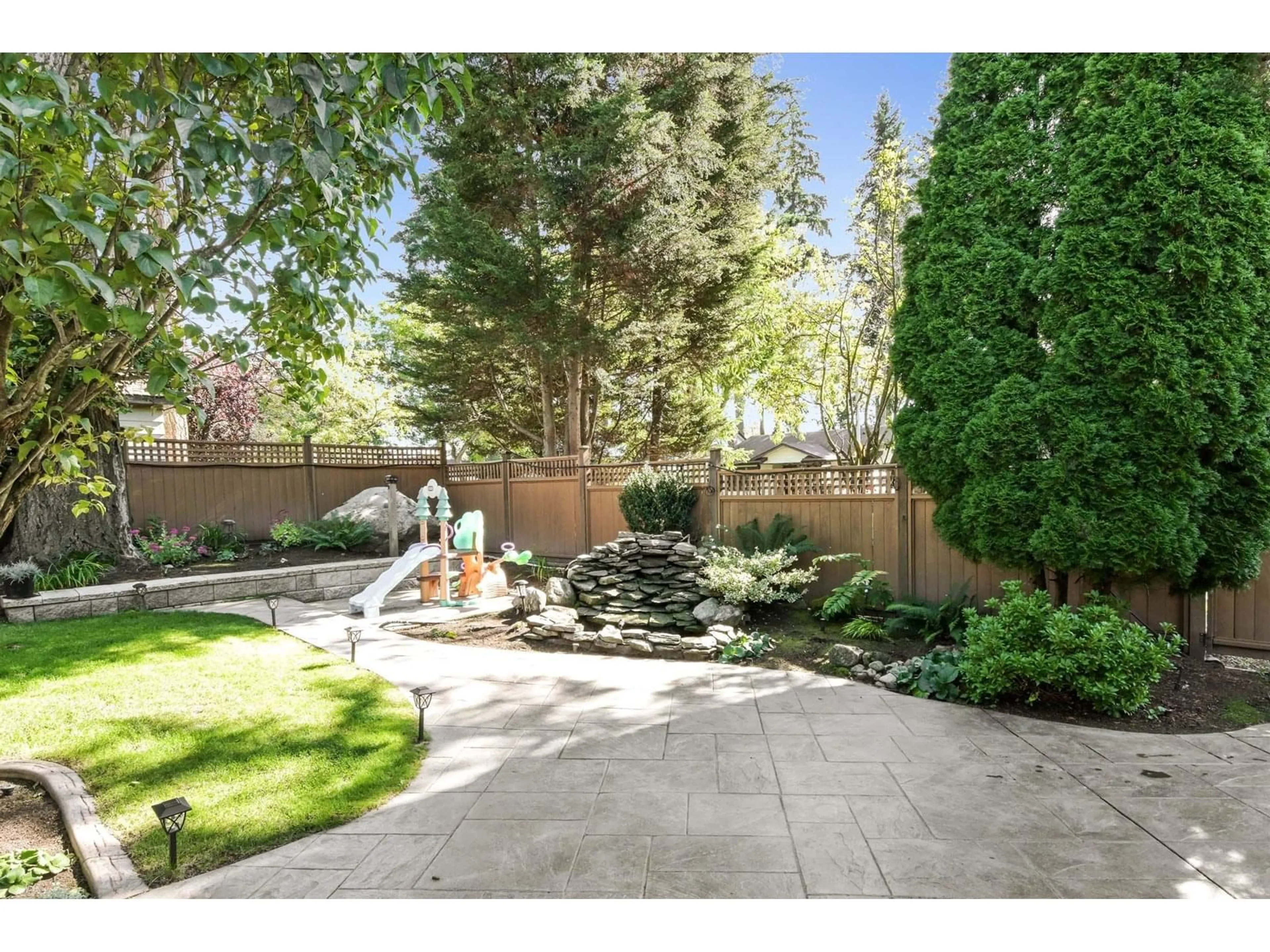 Patio, unknown for 2210 153, Surrey British Columbia V4A4R2