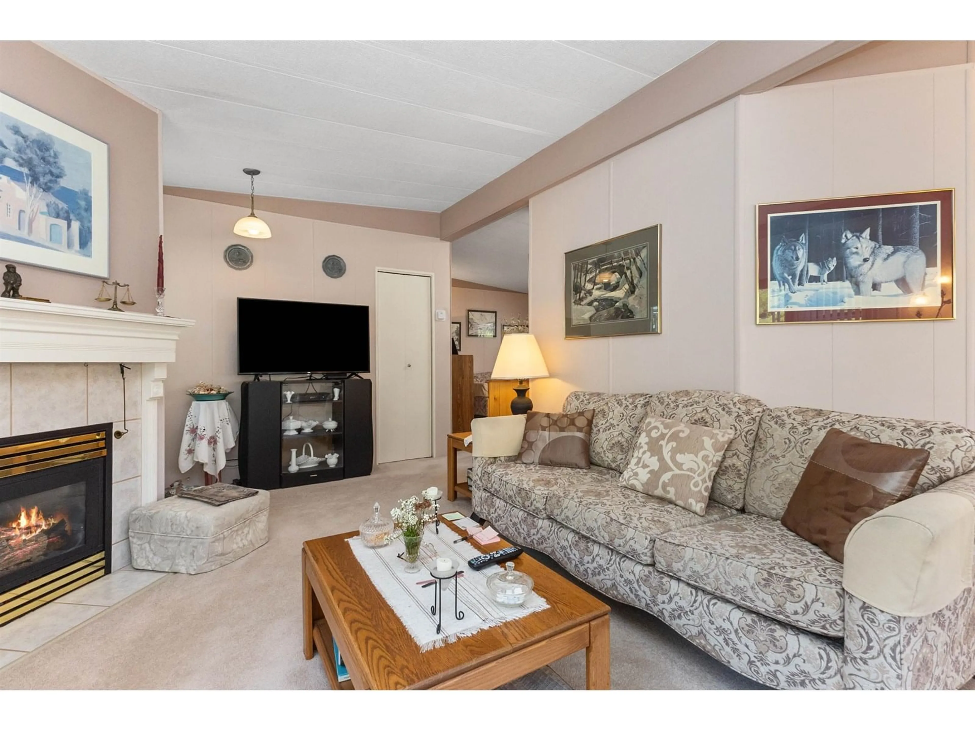 Living room with furniture, unknown for 155 - 46511 CHILLIWACK LAKE ROAD, Chilliwack British Columbia V2R3S5