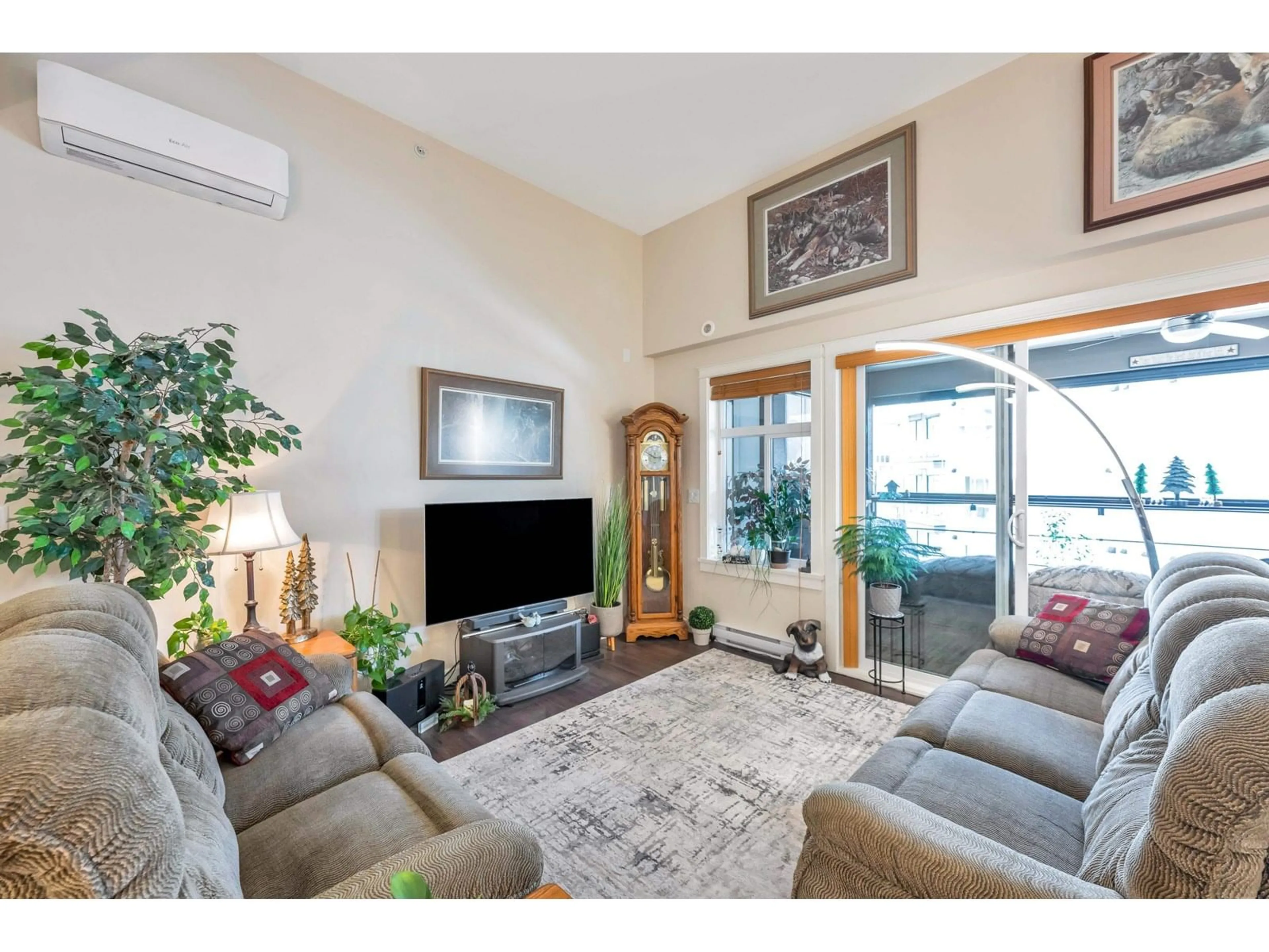 Living room with furniture, unknown for 504 - 3535 146A, Surrey British Columbia V4P0H2