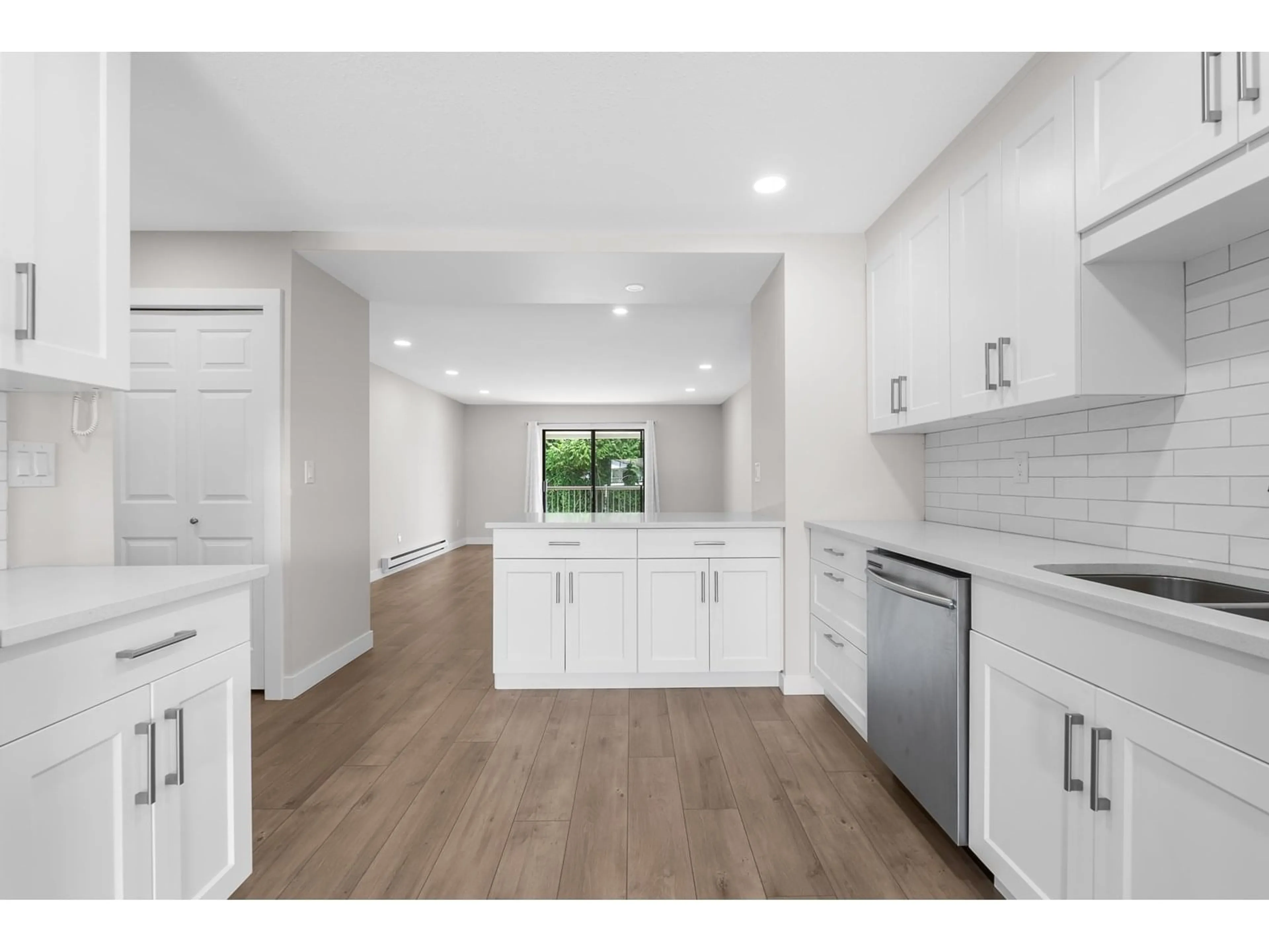 Open concept kitchen, ceramic/tile floor for 59 - 32718 GARIBALDI, Abbotsford British Columbia V2T5T6