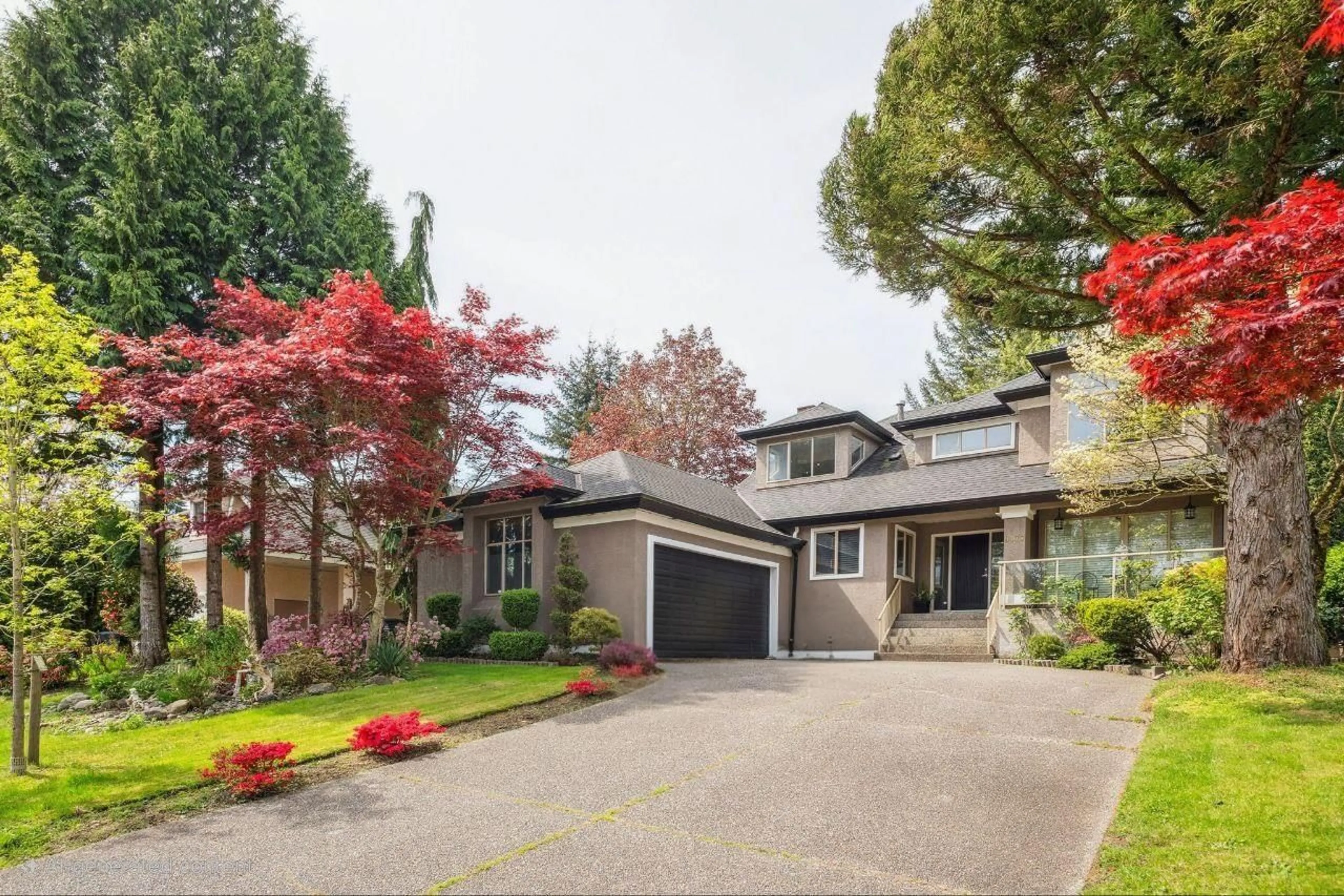 Home with vinyl exterior material, street for 9477 164, Surrey British Columbia V4N3C8