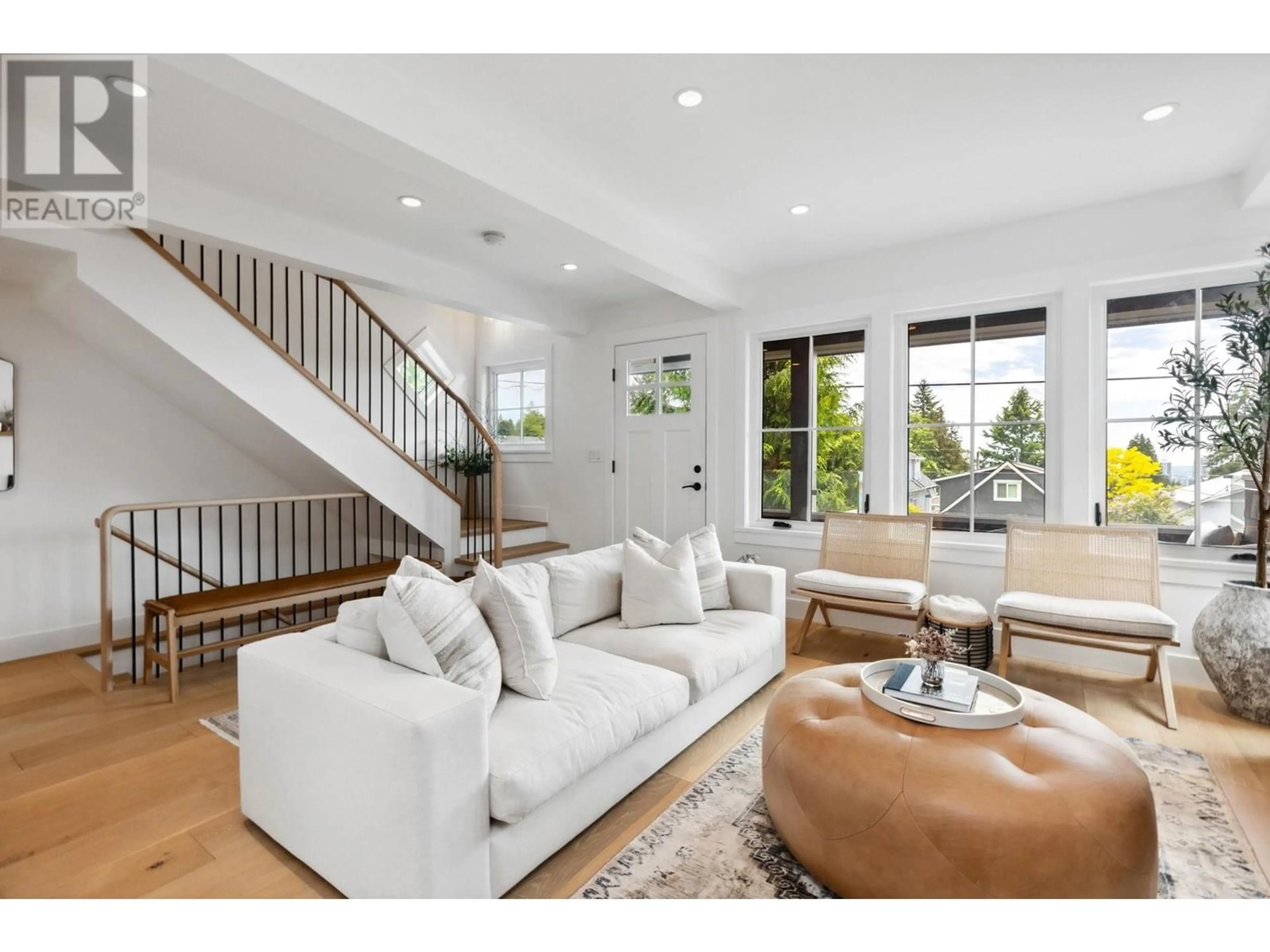 Living room with furniture, unknown for 230 28 STREET, North Vancouver British Columbia V7N1C2