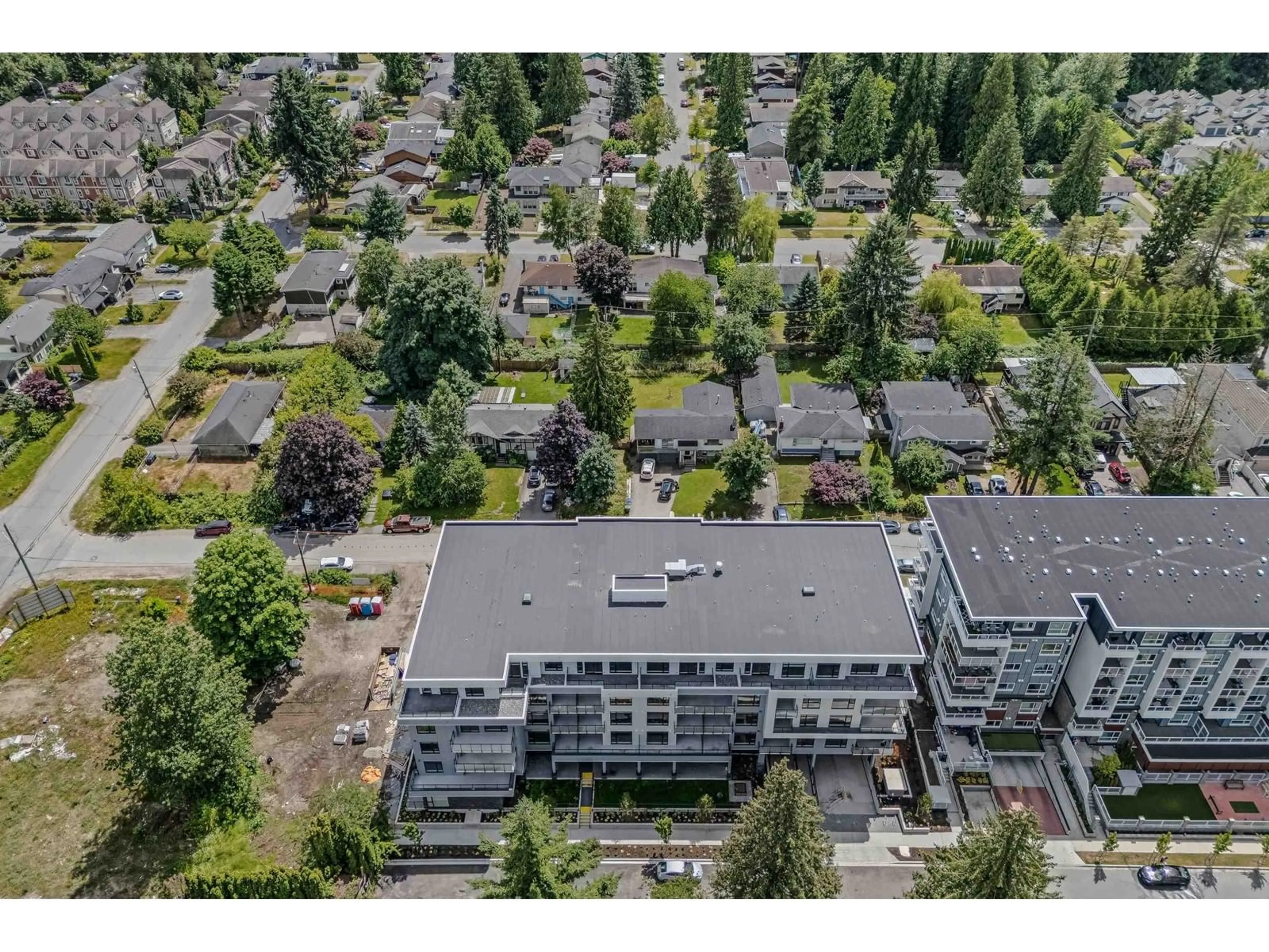 A pic from outside/outdoor area/front of a property/back of a property/a pic from drone, unknown for 412 - 14257 103A, Surrey British Columbia V3T1T1