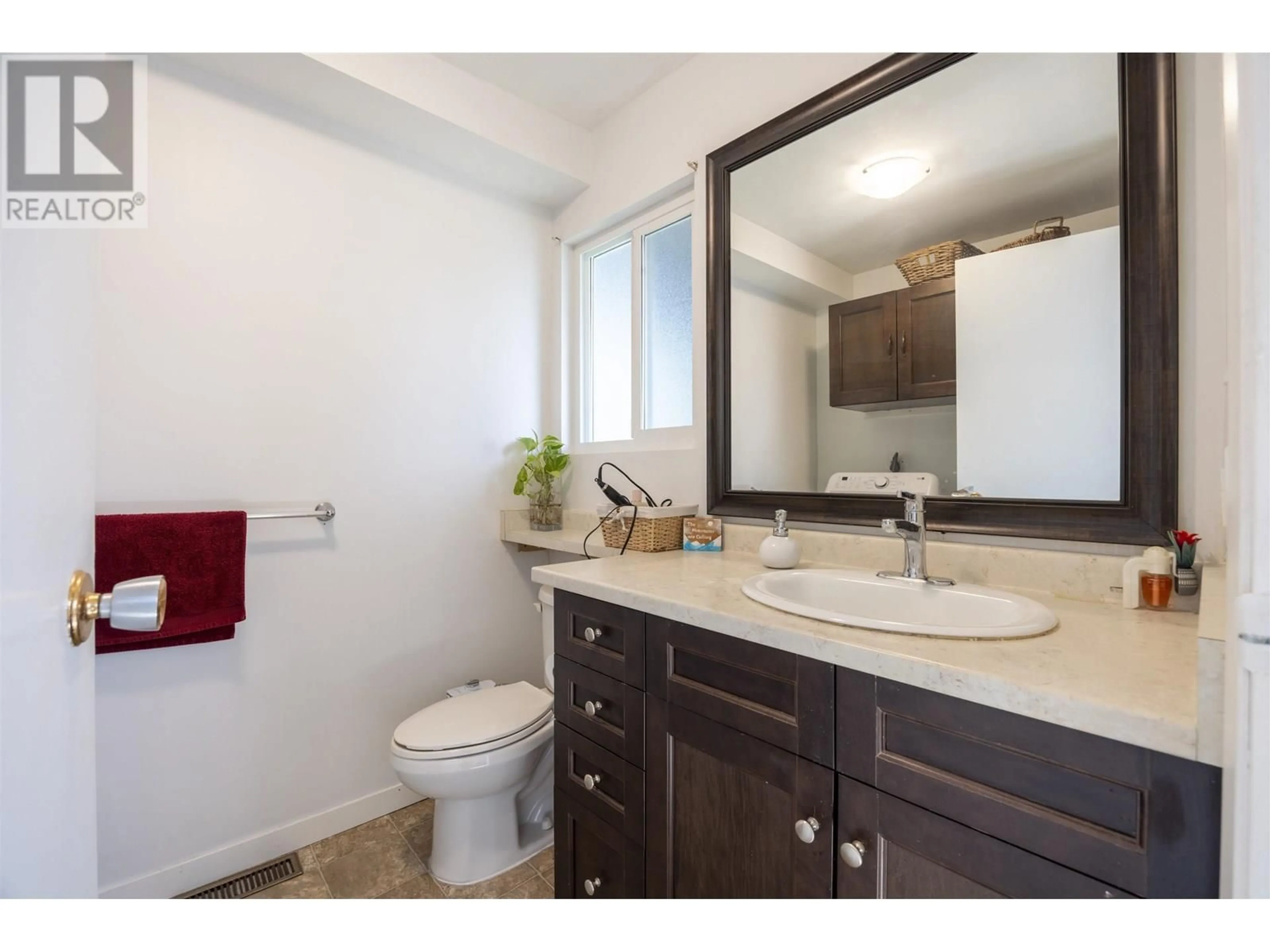 Standard bathroom, ceramic/tile floor for 2 - 19022 119B AVENUE, Pitt Meadows British Columbia V3Y1X5