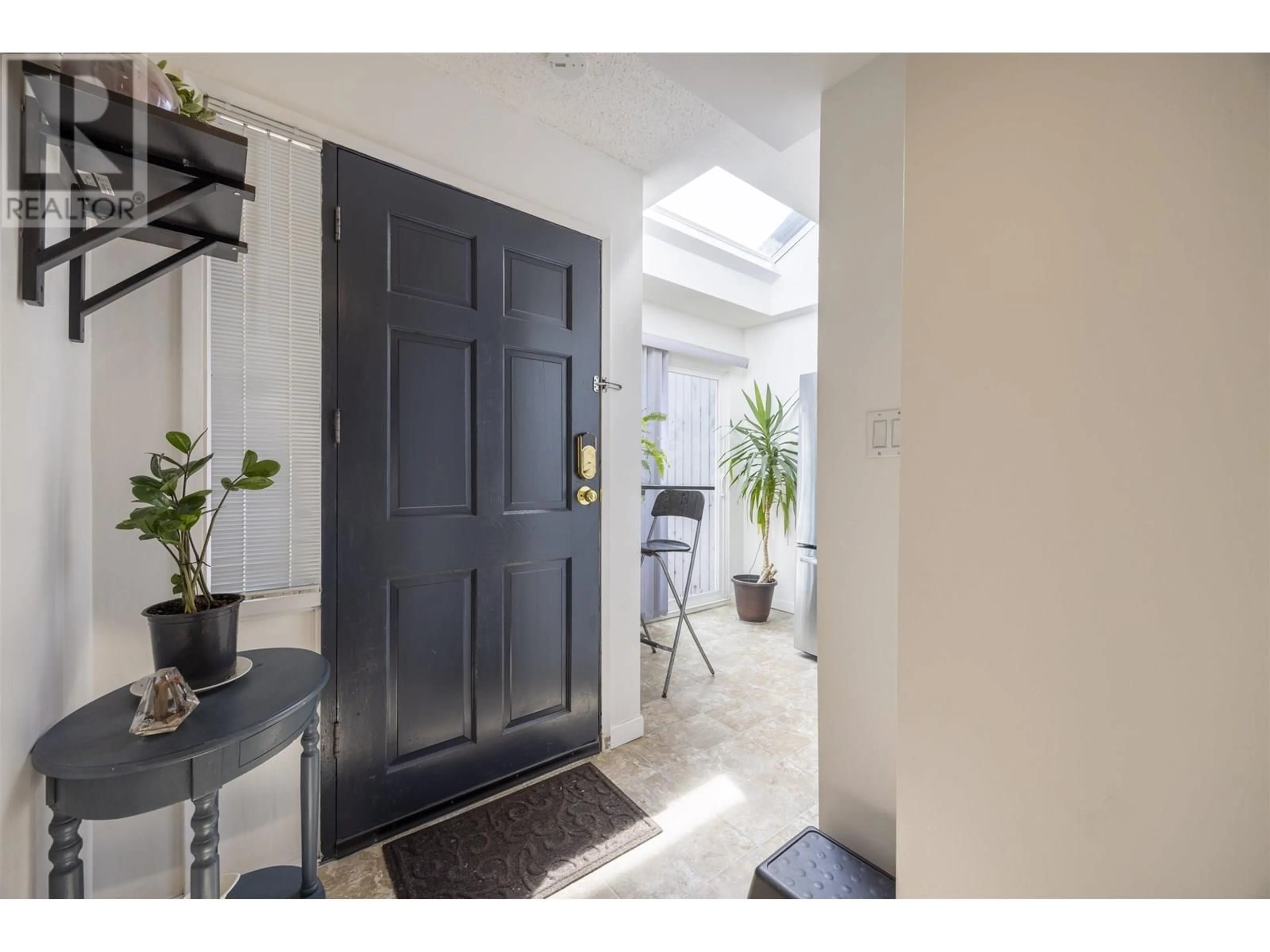 Indoor entryway for 2 - 19022 119B AVENUE, Pitt Meadows British Columbia V3Y1X5