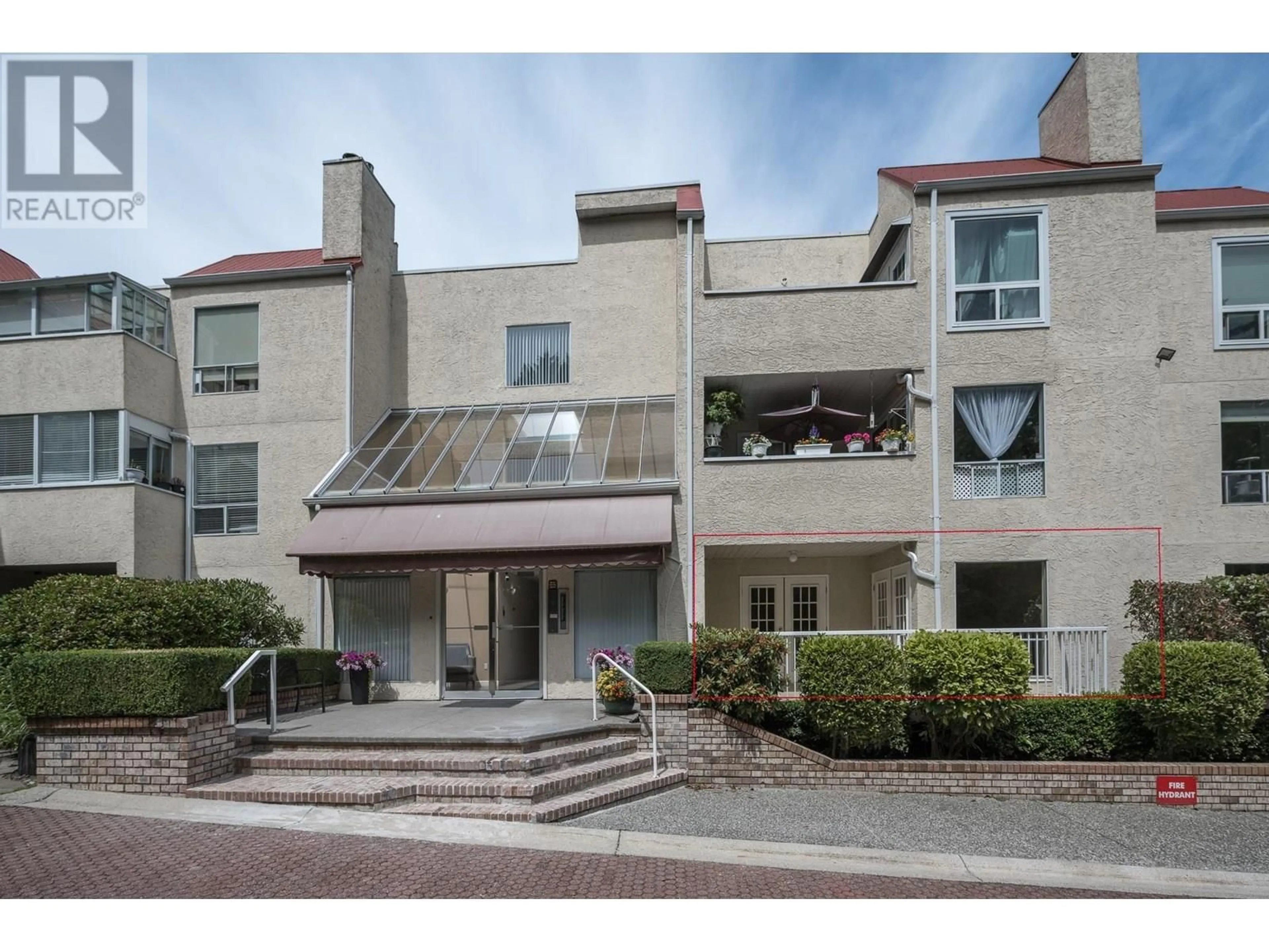 Indoor foyer for 111 - 1441 GARDEN PLACE, Delta British Columbia V4M3Z2