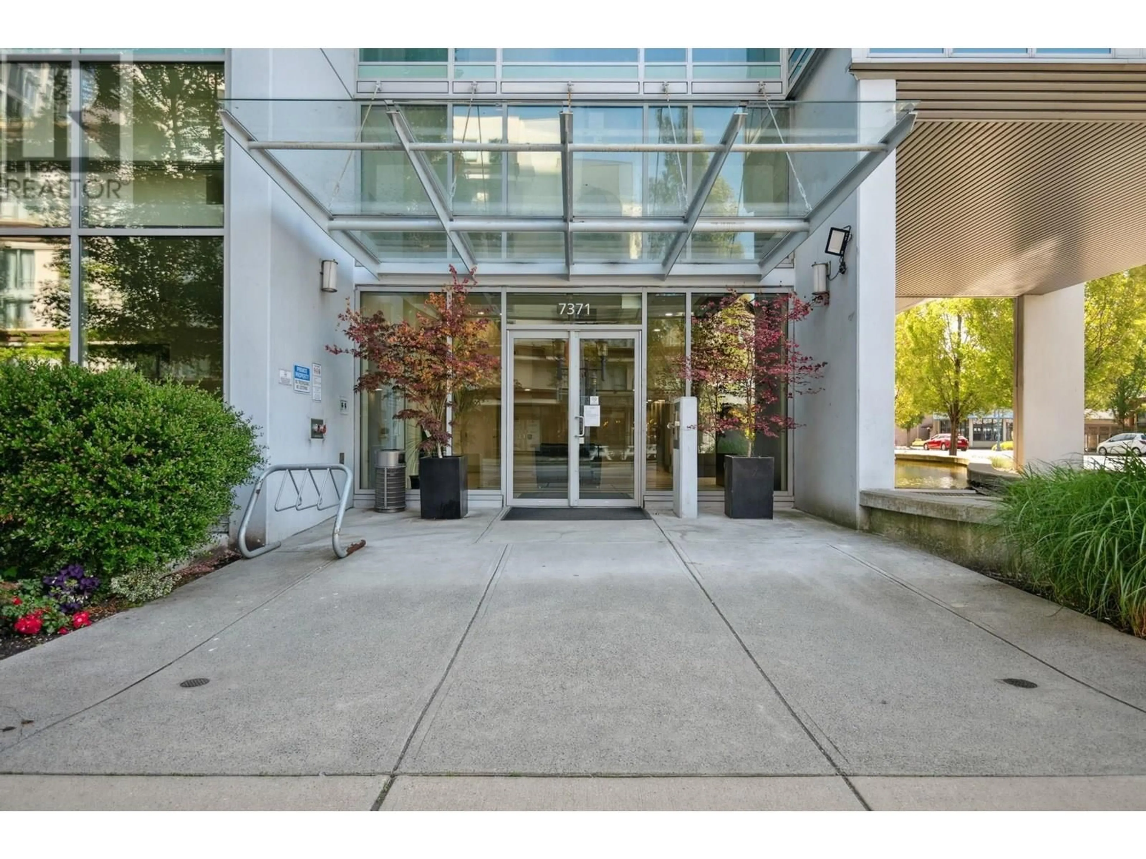 Indoor foyer for 1708 - 7371 WESTMINSTER HIGHWAY, Richmond British Columbia V6X0B4