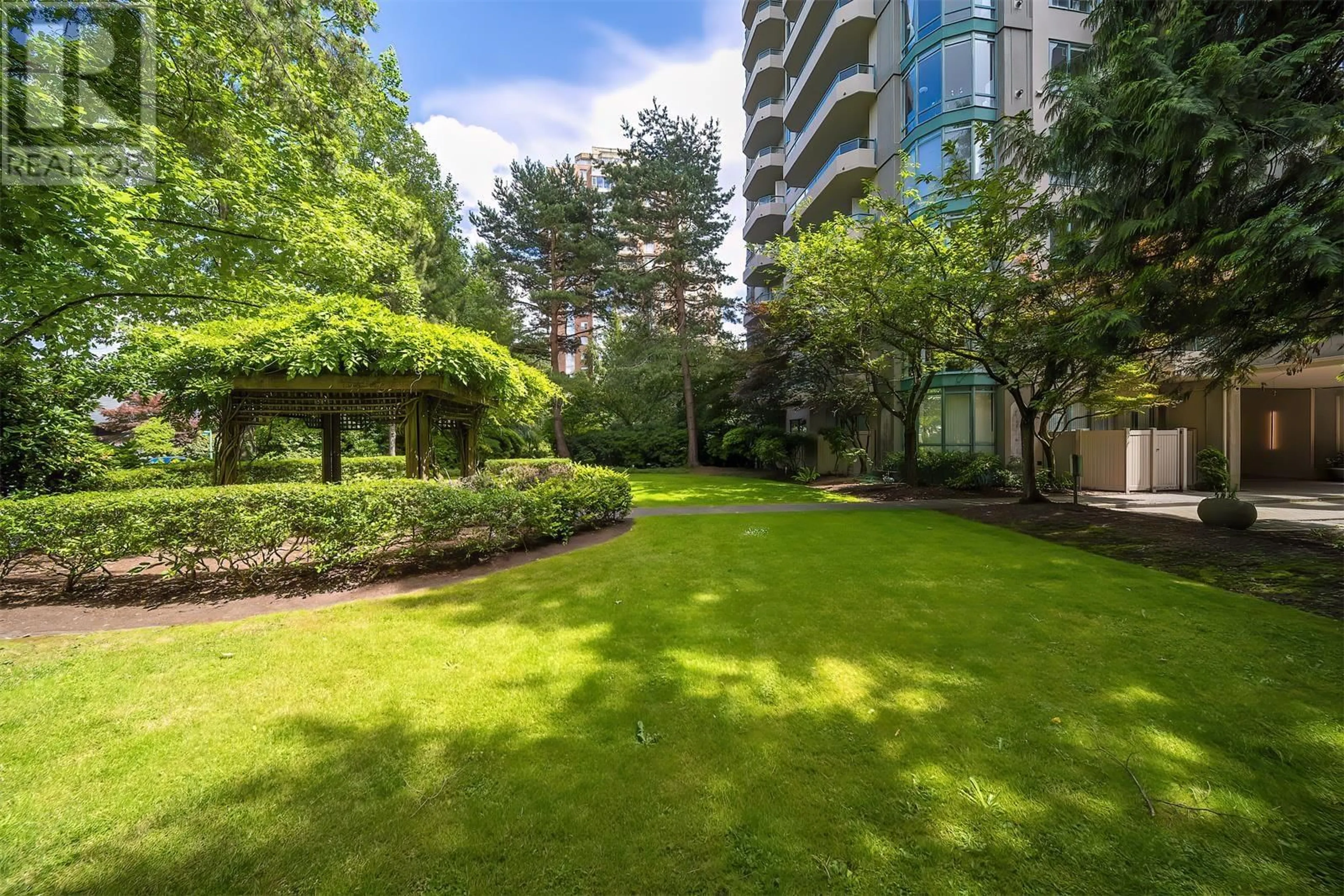 Patio, forest/trees view for 804 - 4603 HAZEL STREET, Burnaby British Columbia V5H4N1
