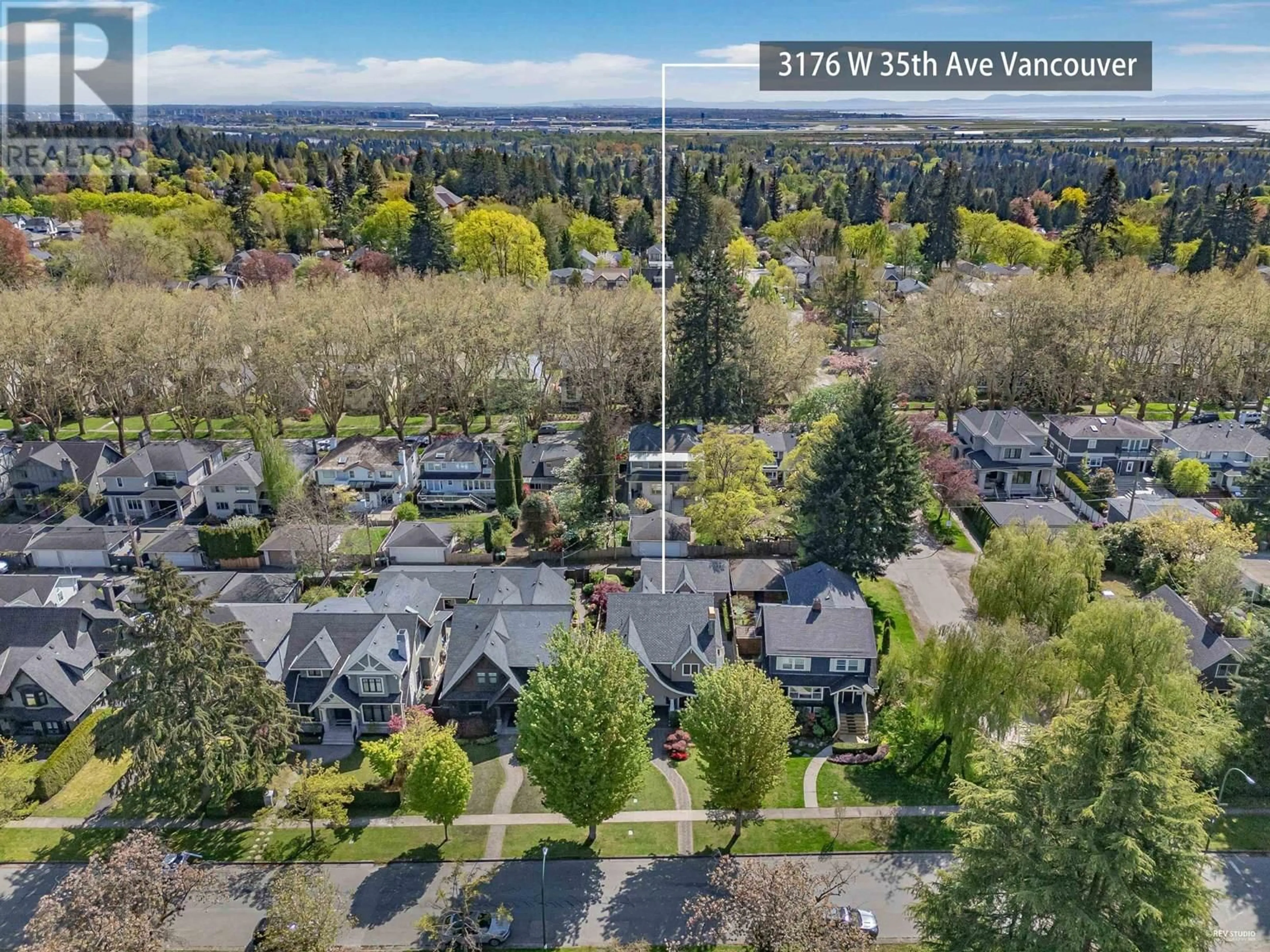 A pic from outside/outdoor area/front of a property/back of a property/a pic from drone, unknown for 3176 35TH AVENUE, Vancouver British Columbia V6N2M8