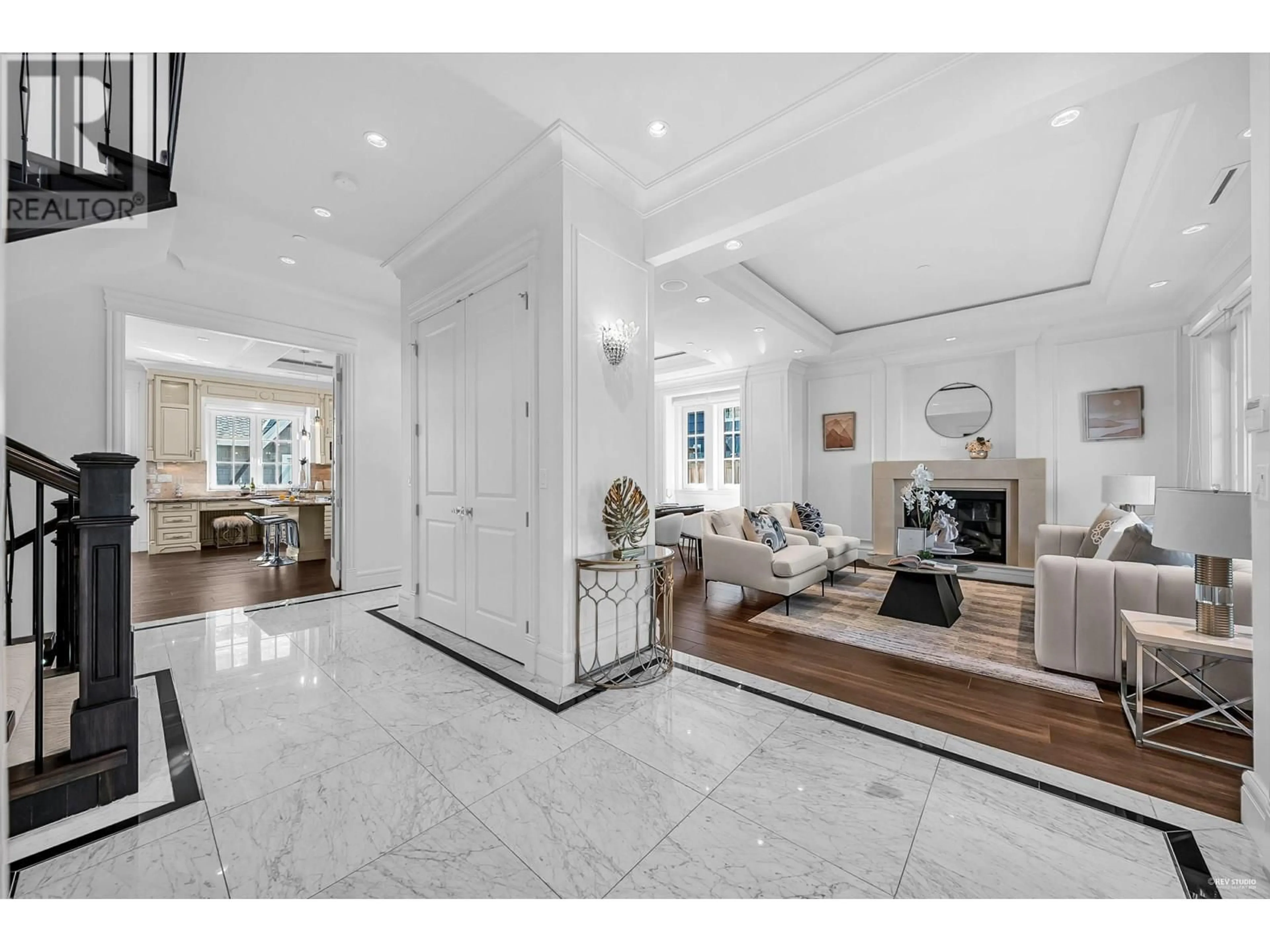 Indoor entryway for 3176 35TH AVENUE, Vancouver British Columbia V6N2M8