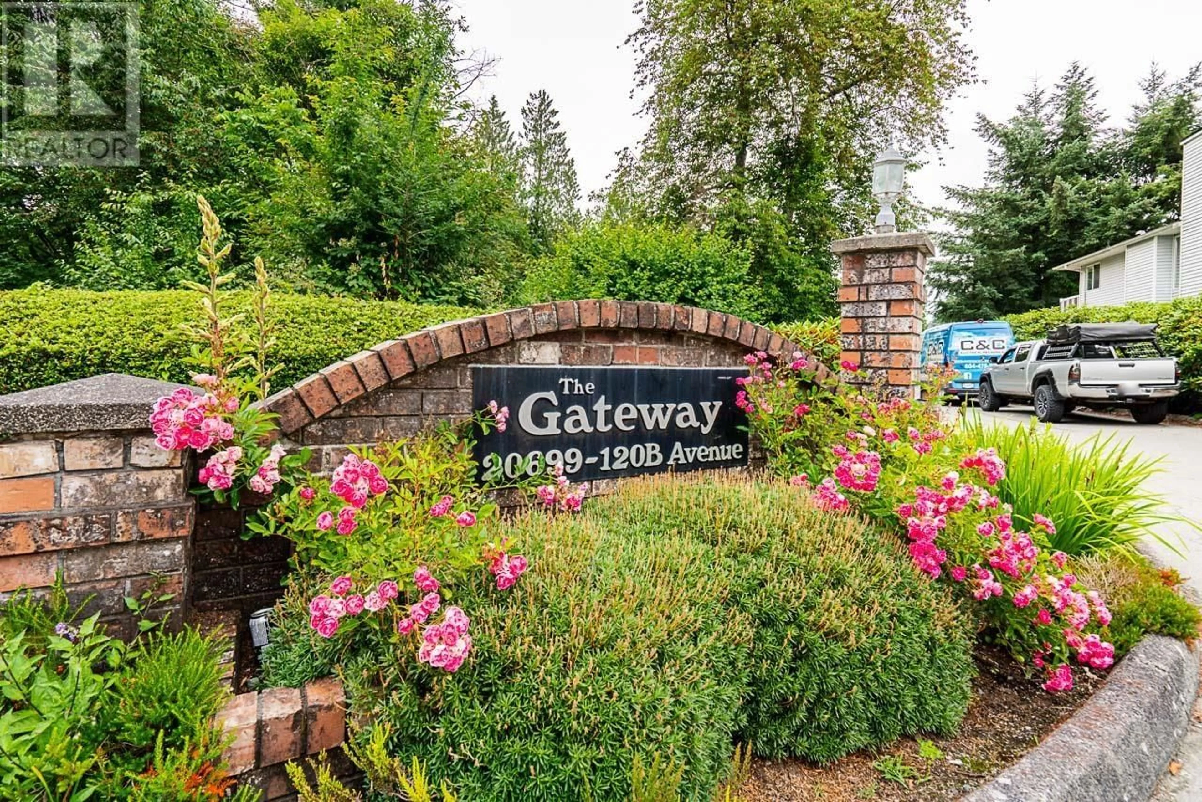 Indoor entryway for 11 - 20699 120B AVENUE, Maple Ridge British Columbia V2X0A5