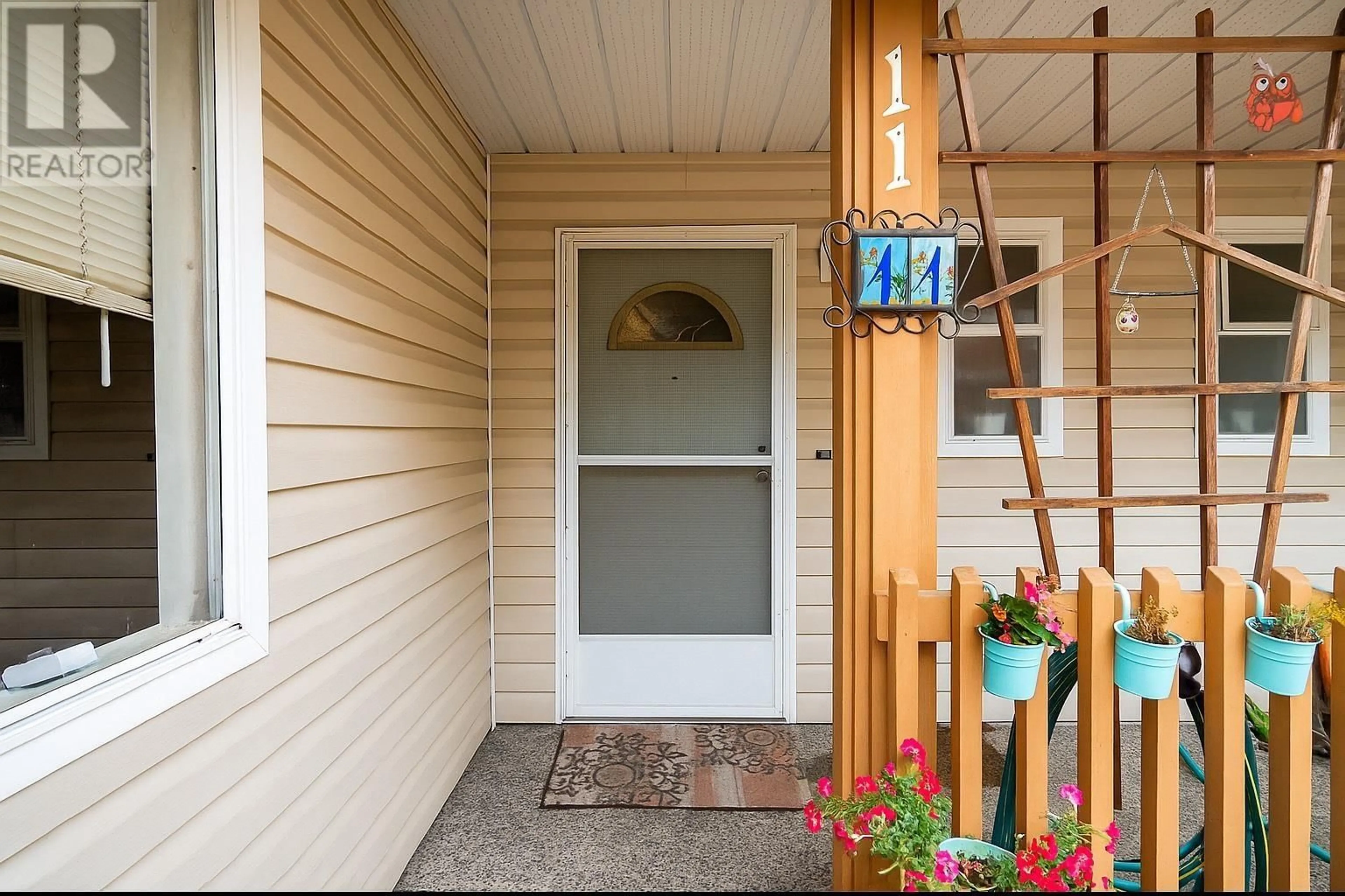 Indoor entryway for 11 - 20699 120B AVENUE, Maple Ridge British Columbia V2X0A5