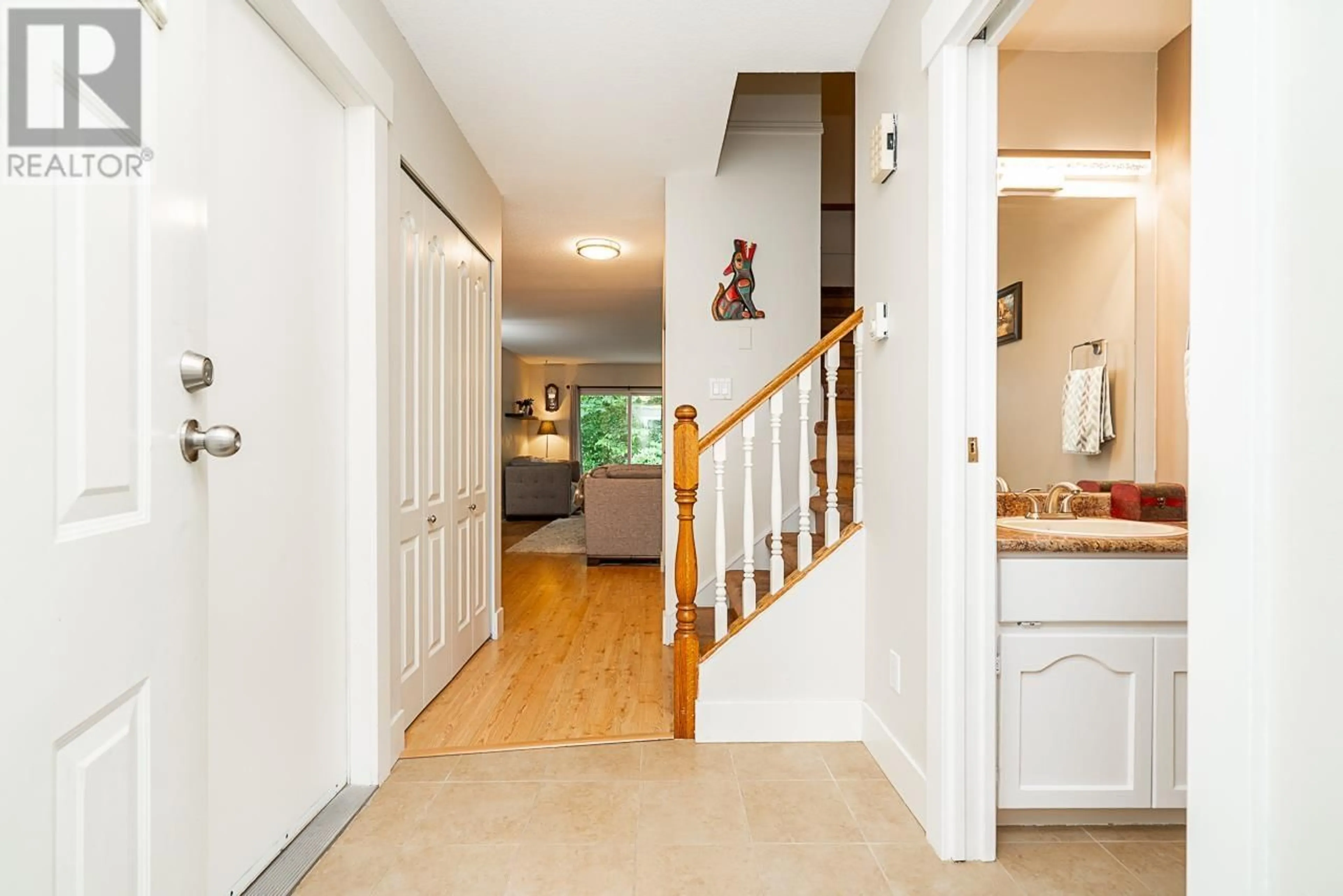 Indoor entryway for 11 - 20699 120B AVENUE, Maple Ridge British Columbia V2X0A5