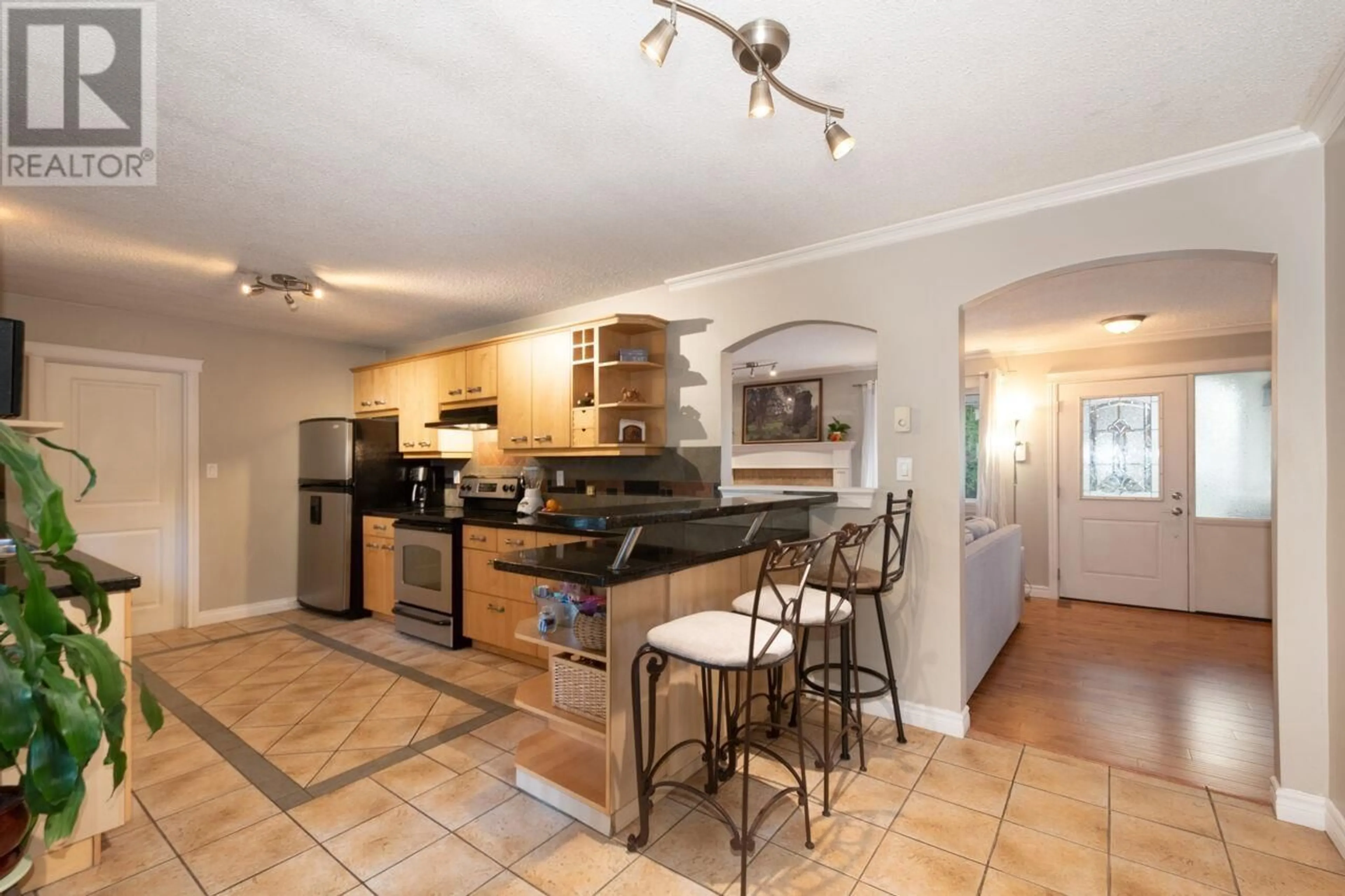 Open concept kitchen, ceramic/tile floor for 20899 CAMWOOD AVENUE, Maple Ridge British Columbia V2X2N9