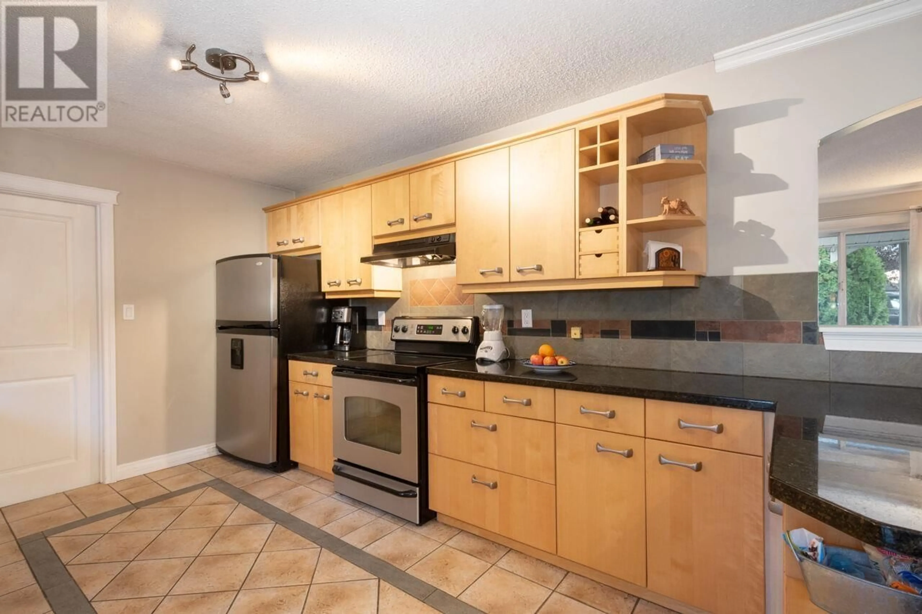 Standard kitchen, ceramic/tile floor for 20899 CAMWOOD AVENUE, Maple Ridge British Columbia V2X2N9