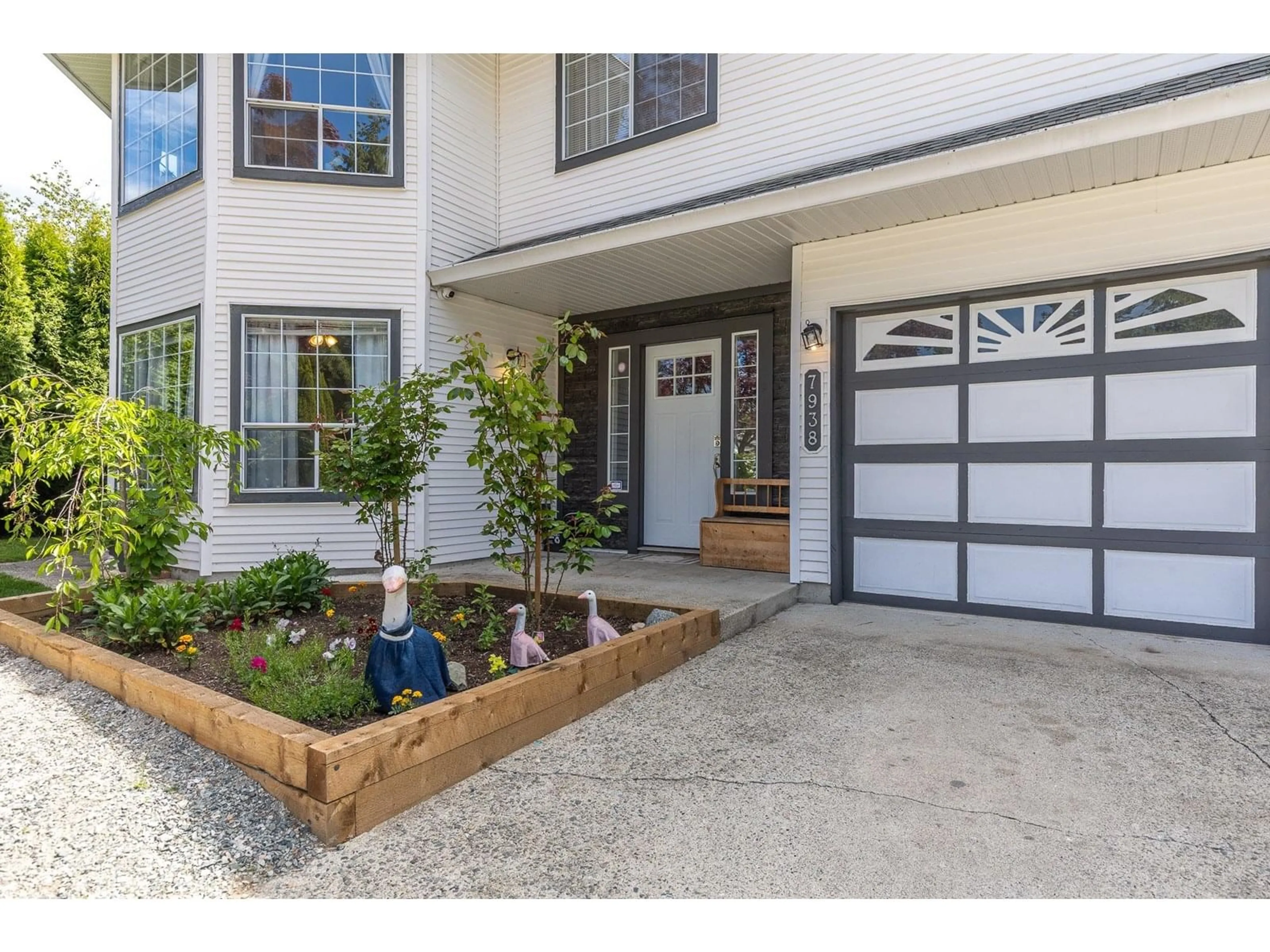 Indoor entryway for 7938 FINCH, Mission British Columbia V2V6J8
