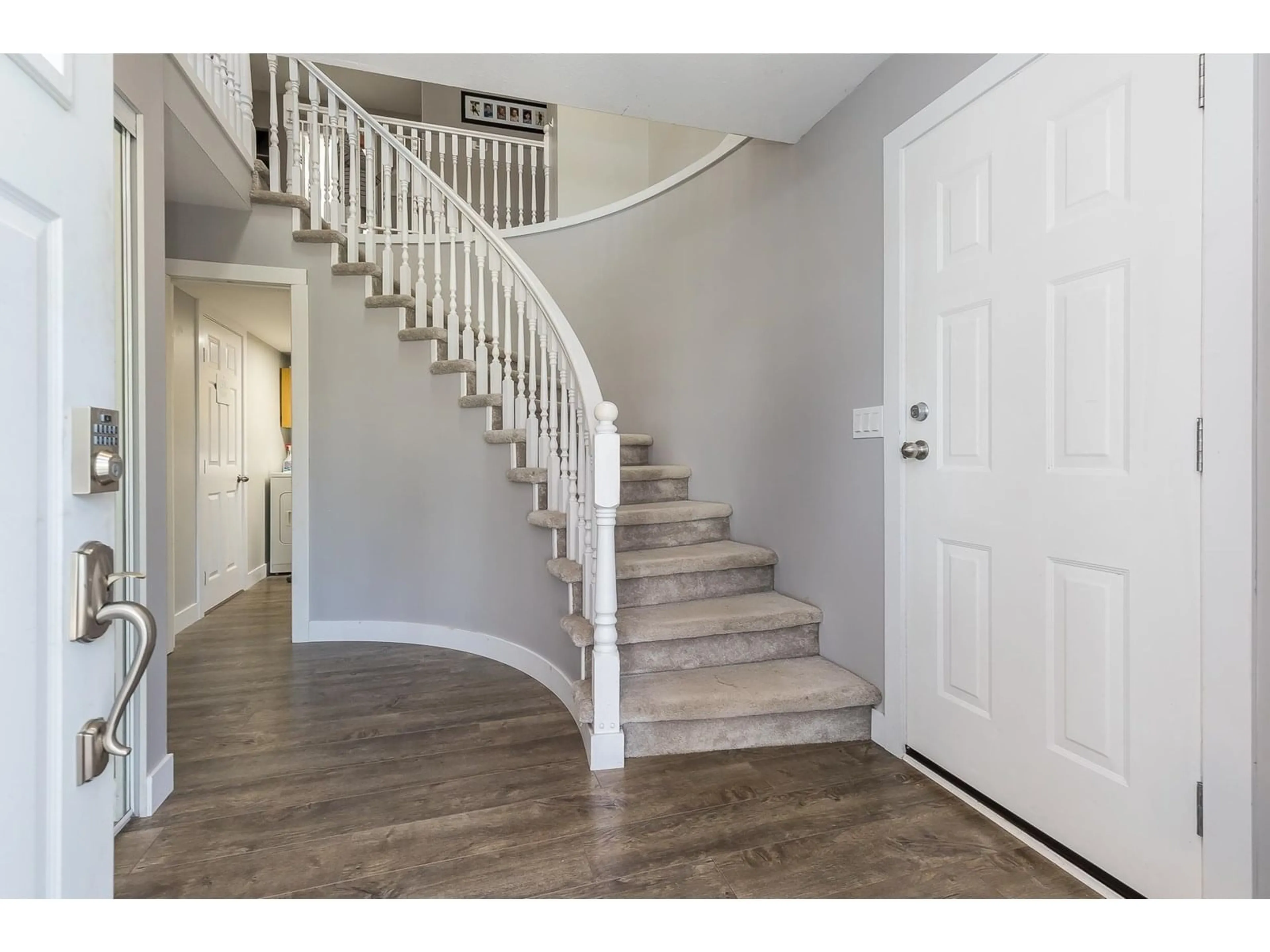 Indoor entryway for 7938 FINCH, Mission British Columbia V2V6J8