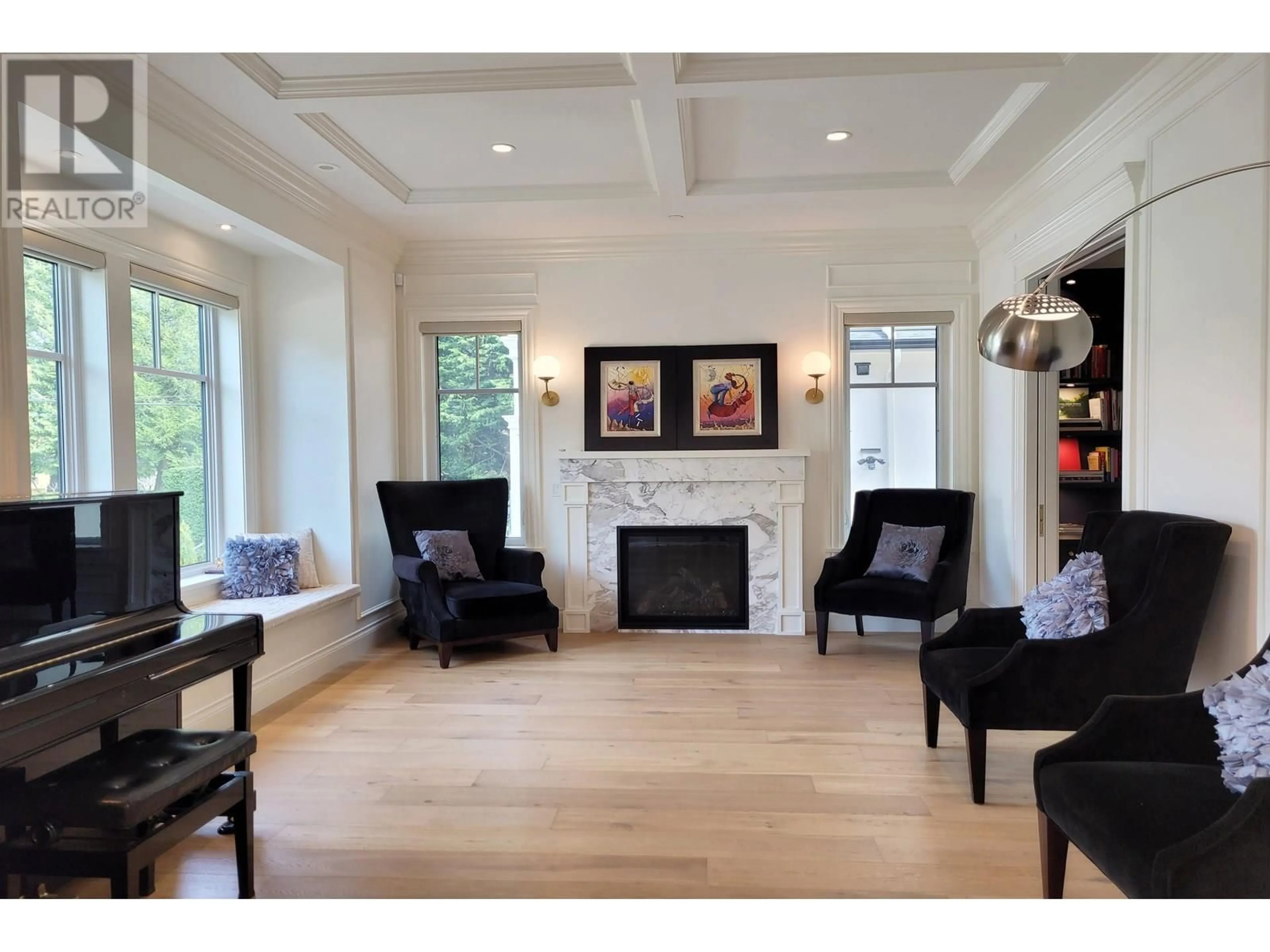 Living room with furniture, wood/laminate floor for 3838 50TH AVENUE, Vancouver British Columbia V6N3V5