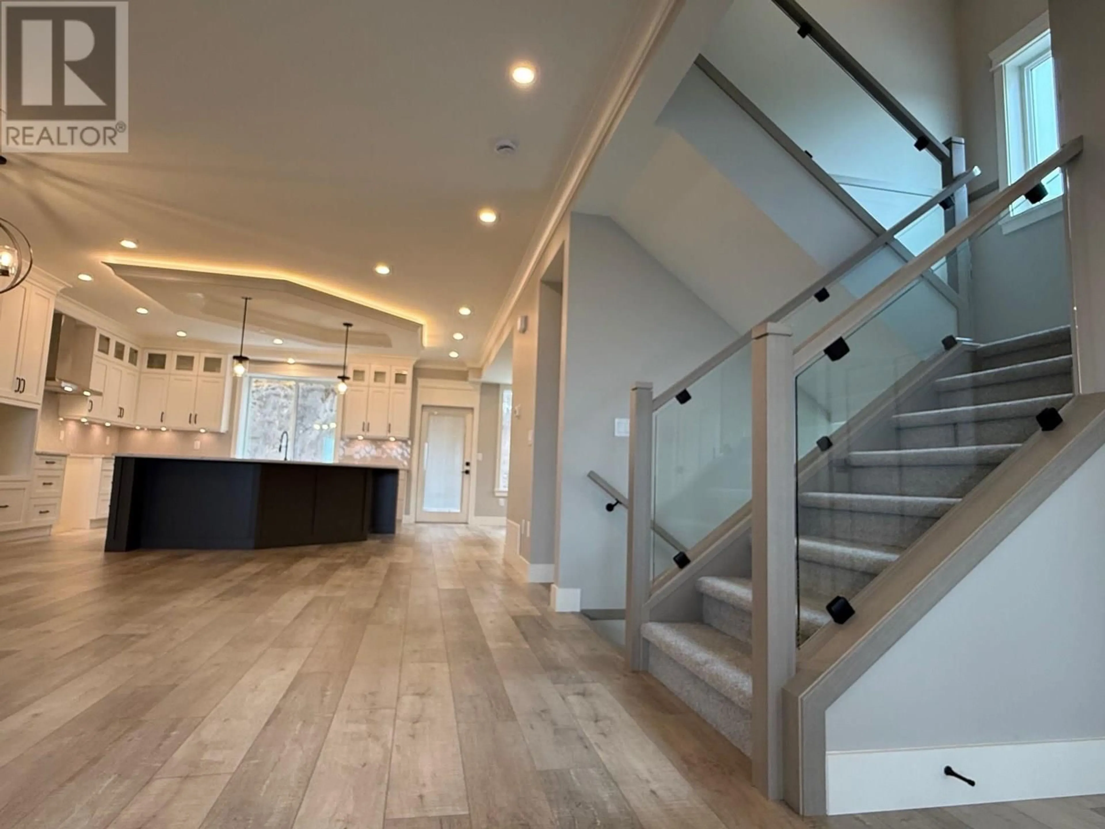 Indoor foyer for 15 - 24850 106 AVENUE, Maple Ridge British Columbia V2W0K4