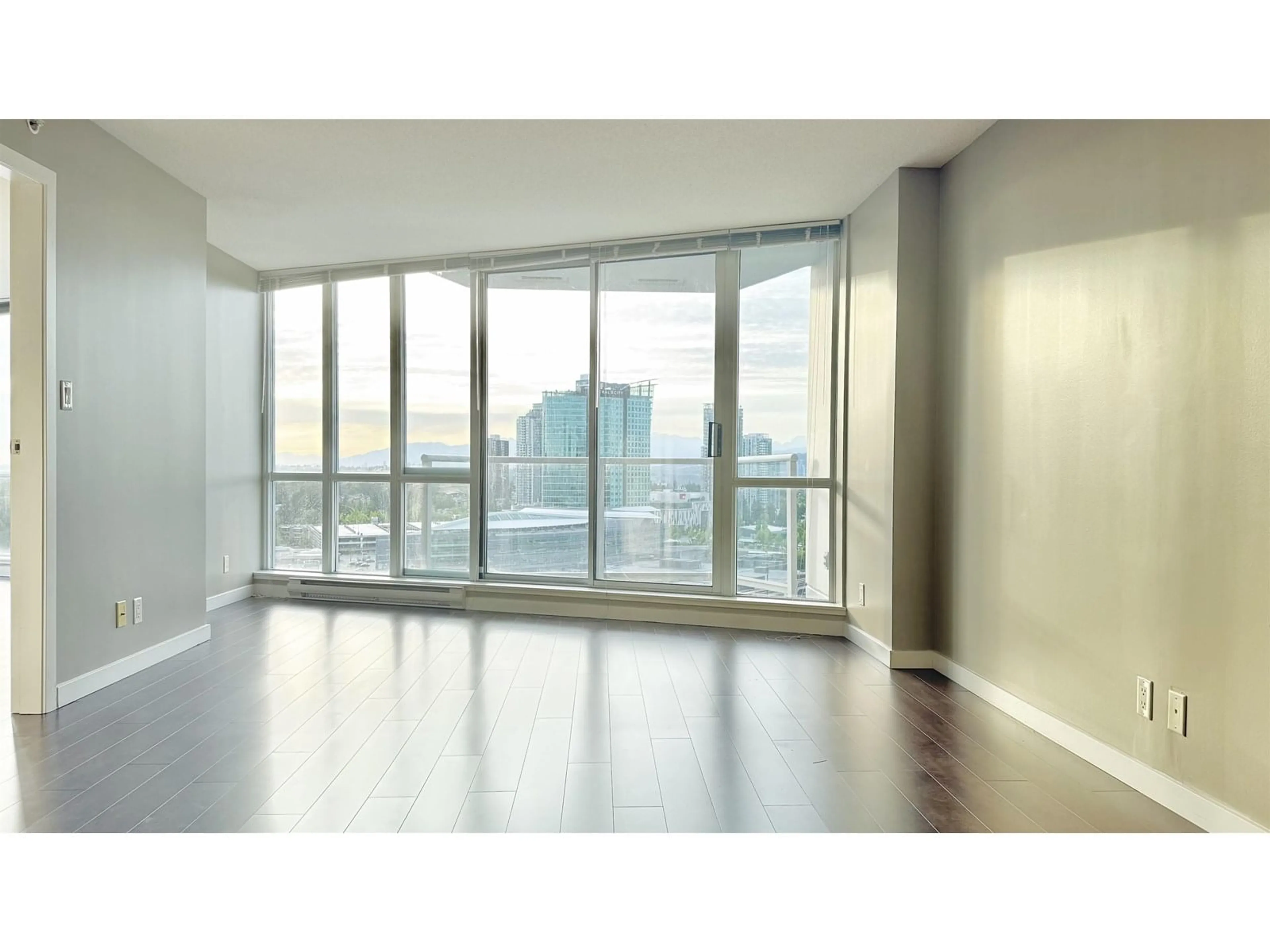 A pic of a room for 2202 - 13618 100, Surrey British Columbia V3T0A8