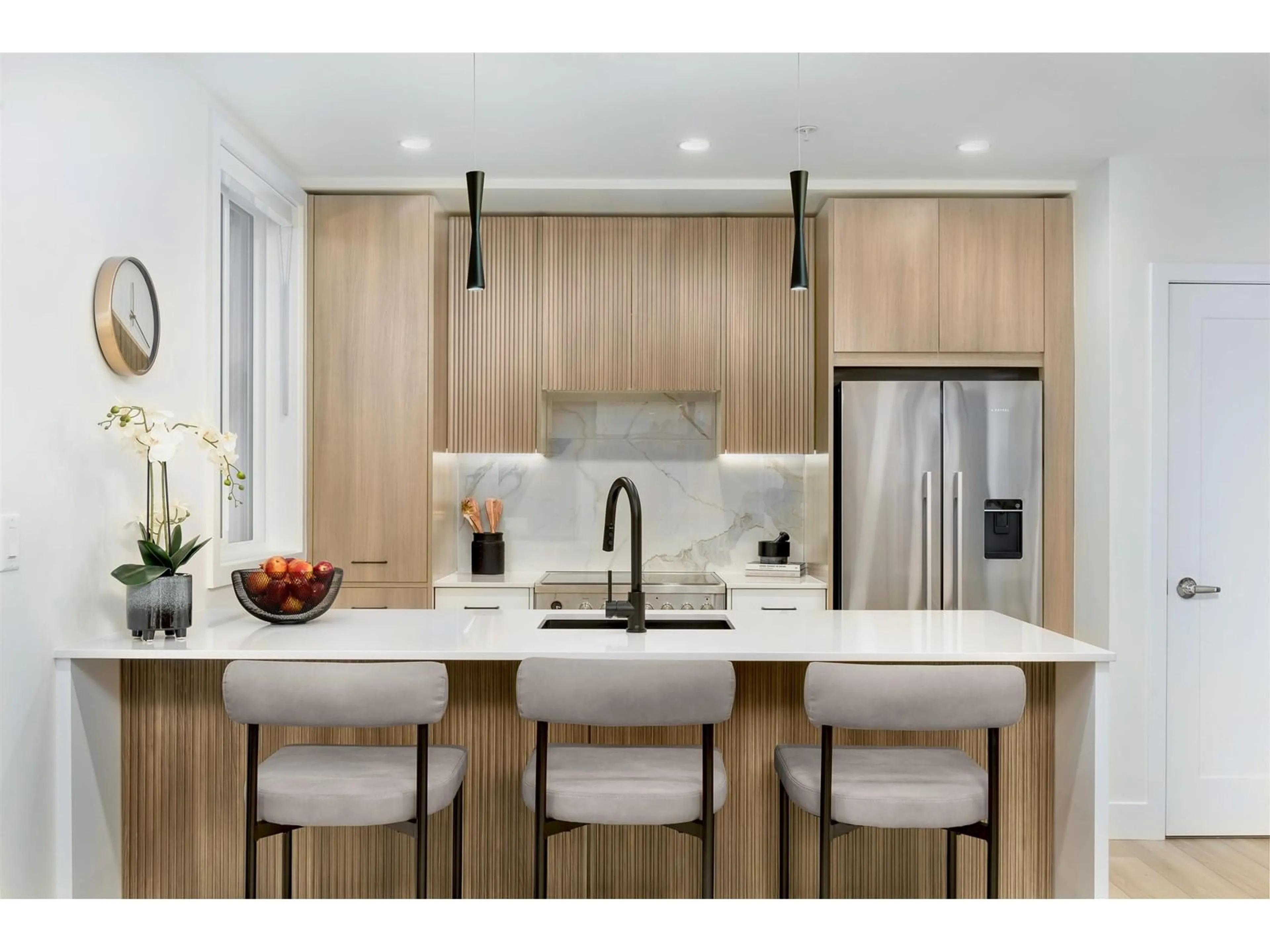 Contemporary kitchen, unknown for 203 - 34375 GLADYS, Abbotsford British Columbia V2S2E8