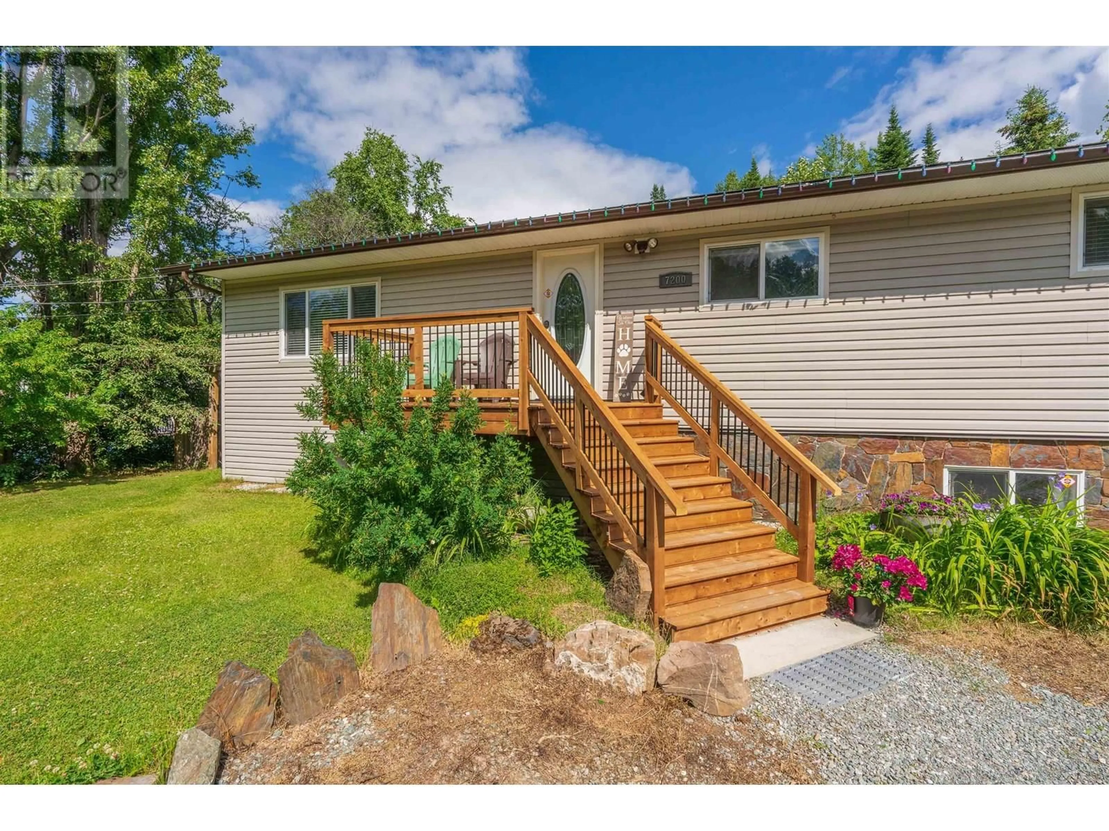 Home with vinyl exterior material, water/lake/river/ocean view for 7200 BEAR ROAD, Prince George British Columbia V2N5N7