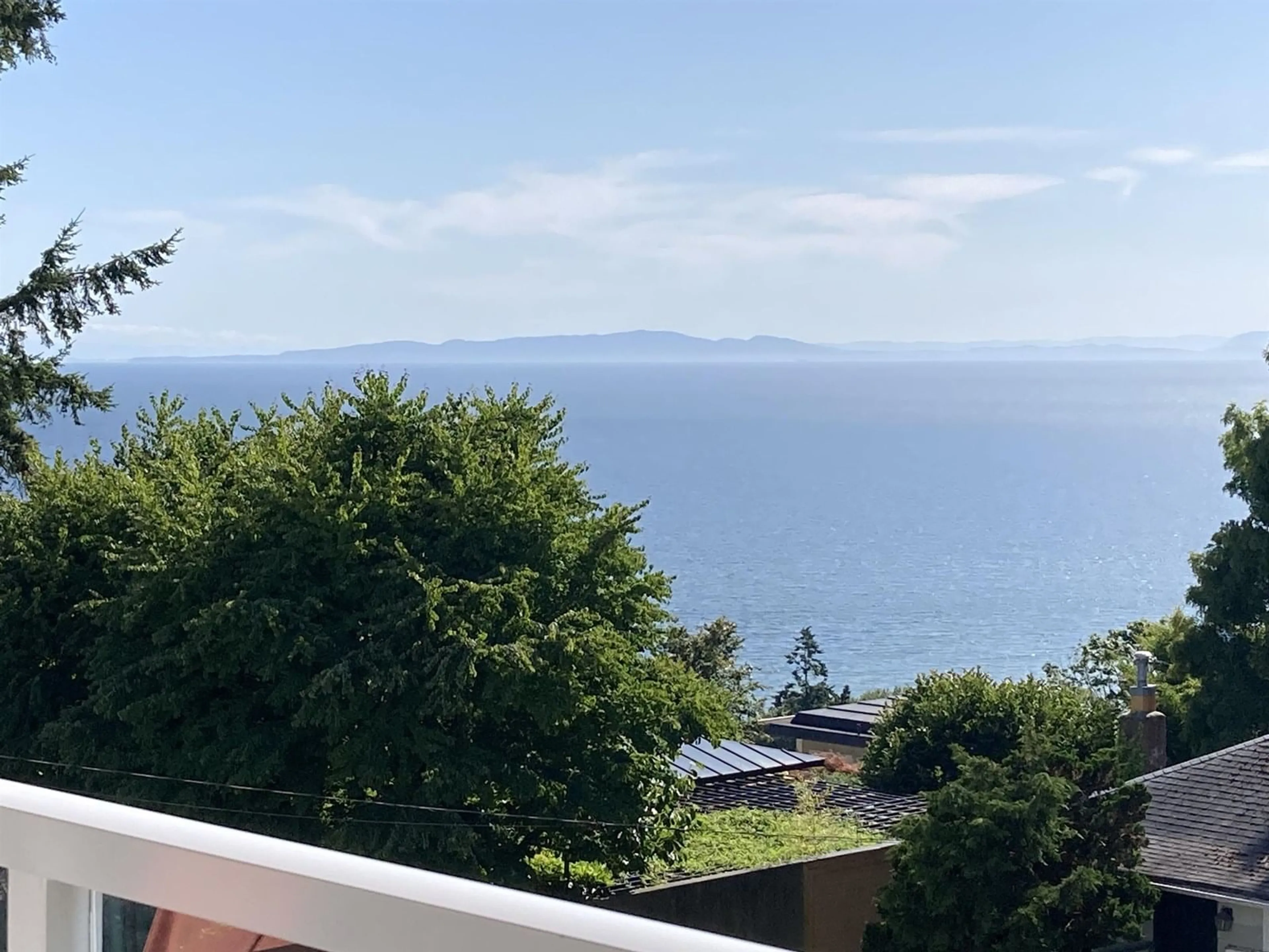 A pic from outside/outdoor area/front of a property/back of a property/a pic from drone, water/lake/river/ocean view for 305 - 15010 ROPER, White Rock British Columbia V4B5A9
