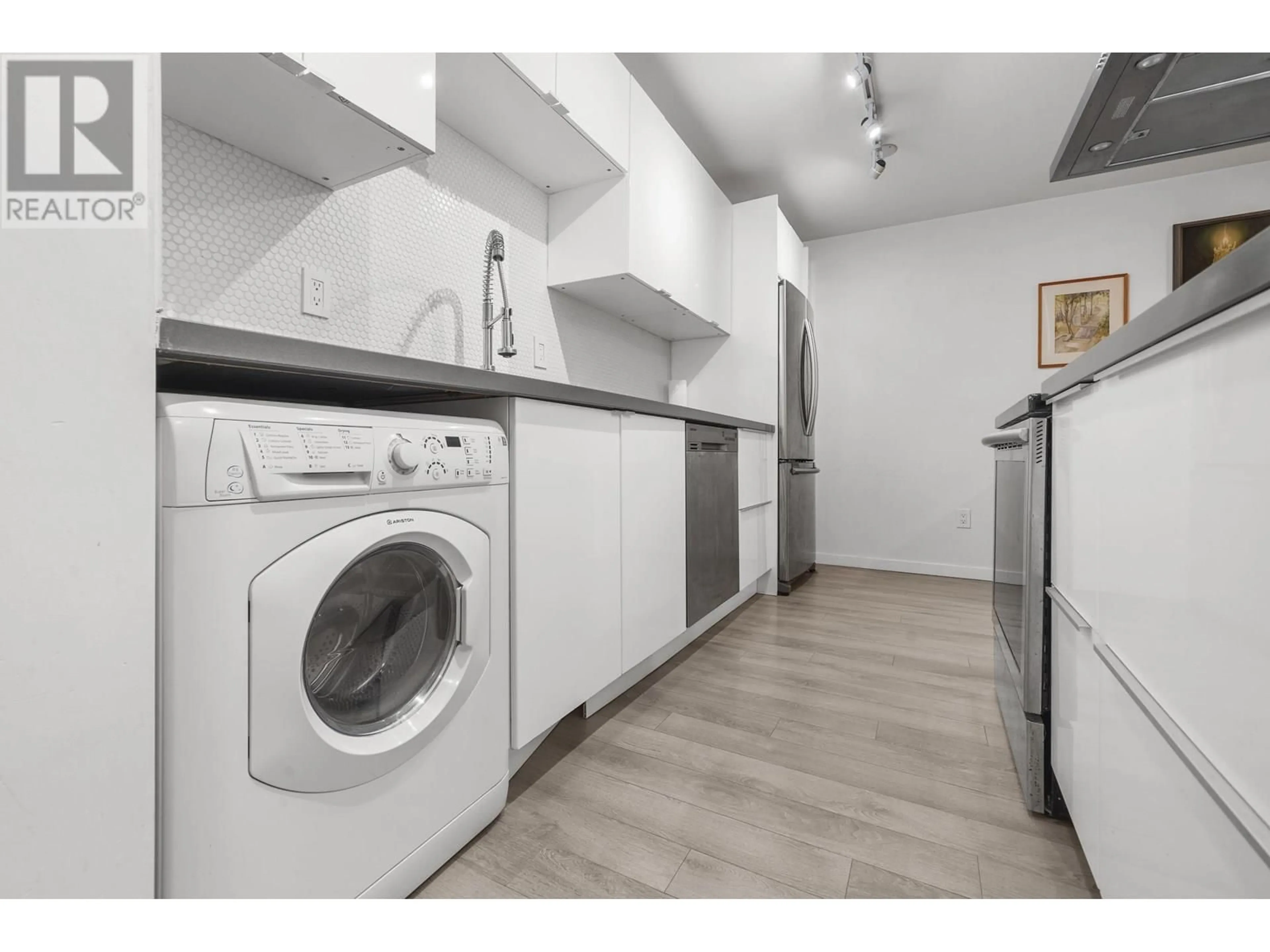 Standard kitchen, unknown for 101 - 3353 HEATHER STREET, Vancouver British Columbia V5Z3K6