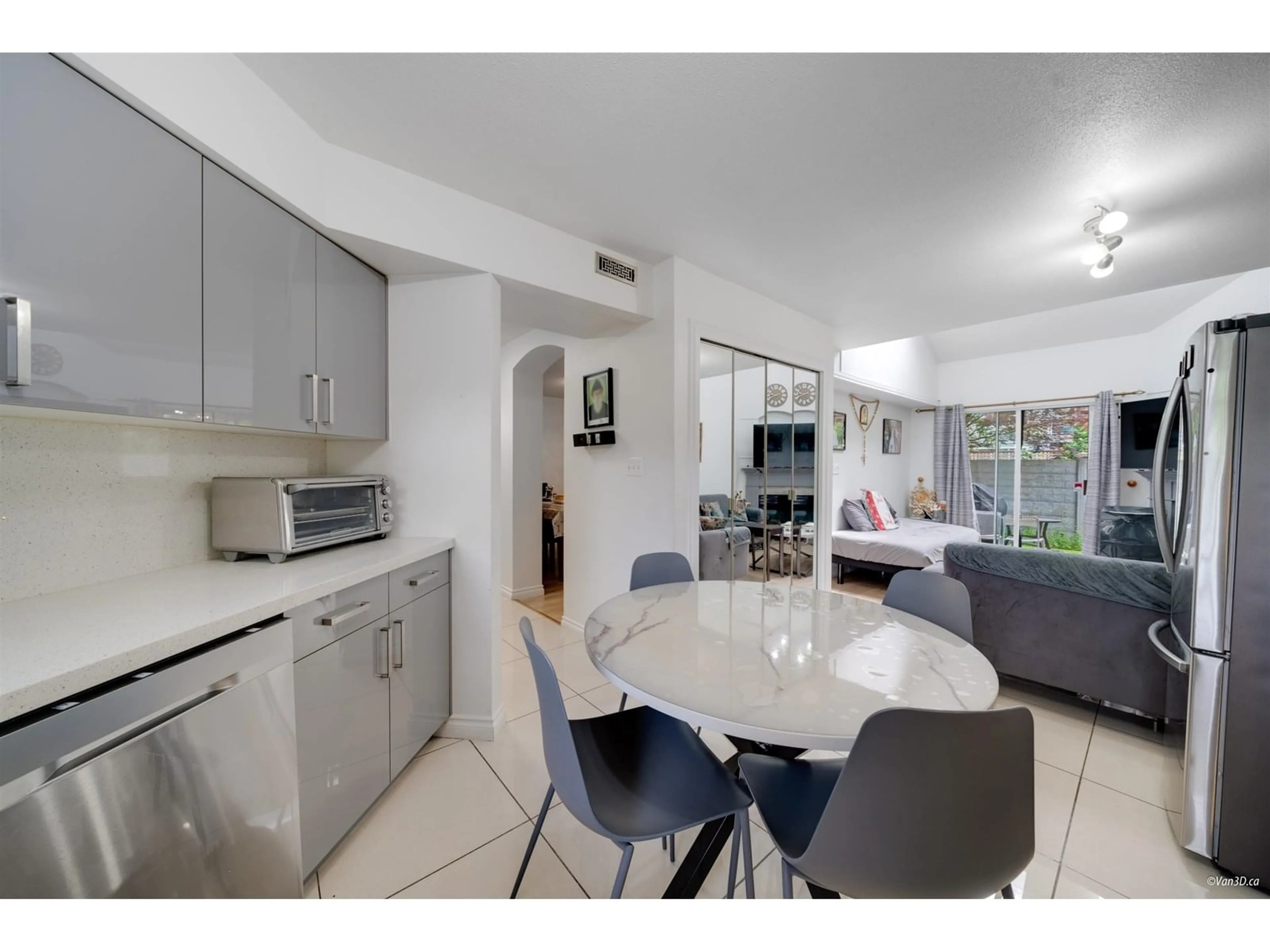 Open concept kitchen, unknown for 32 - 10238 155A, Surrey British Columbia V3R0V8