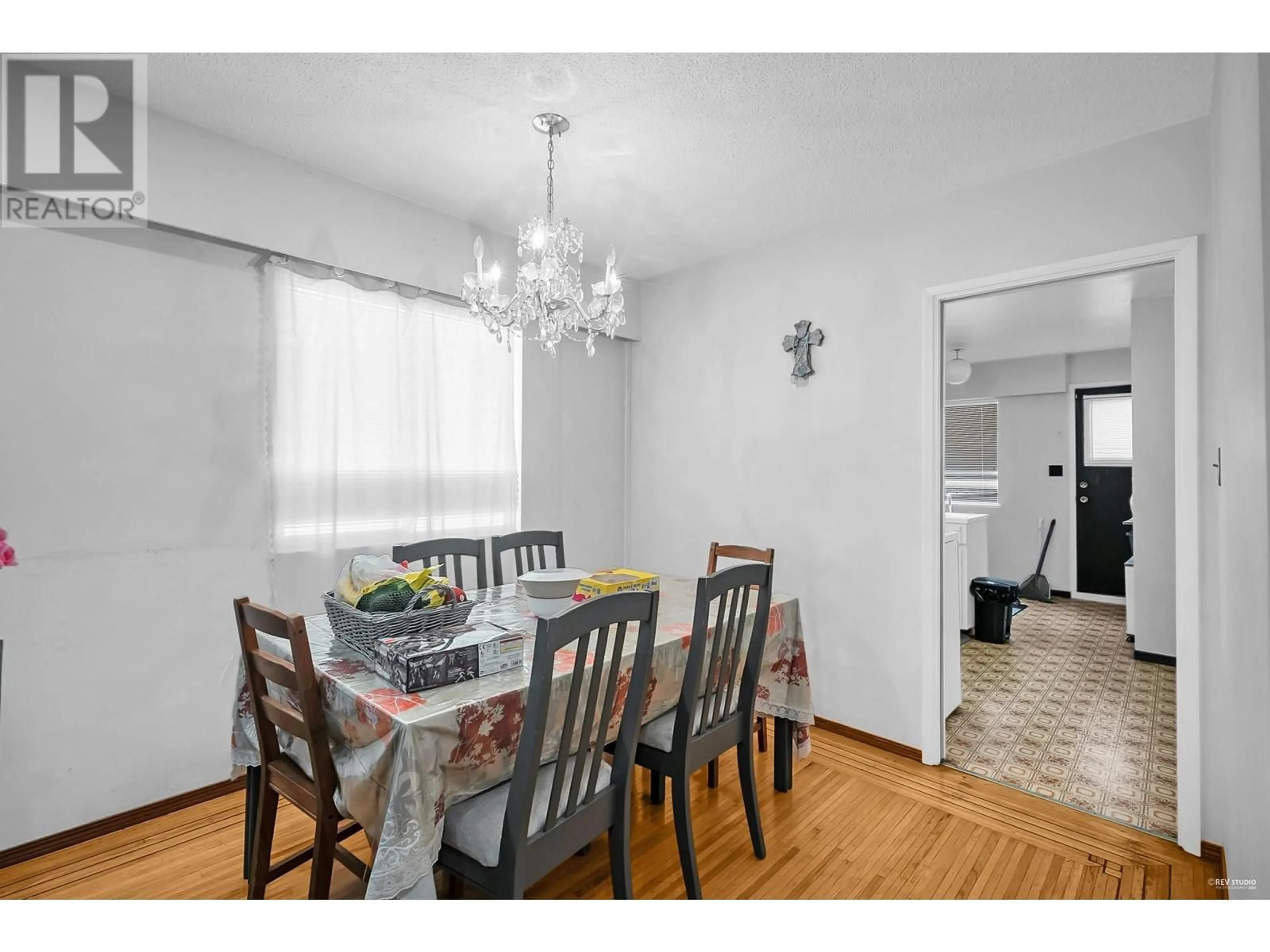 Dining room, wood/laminate floor for 235 62ND AVENUE, Vancouver British Columbia V5X2E8