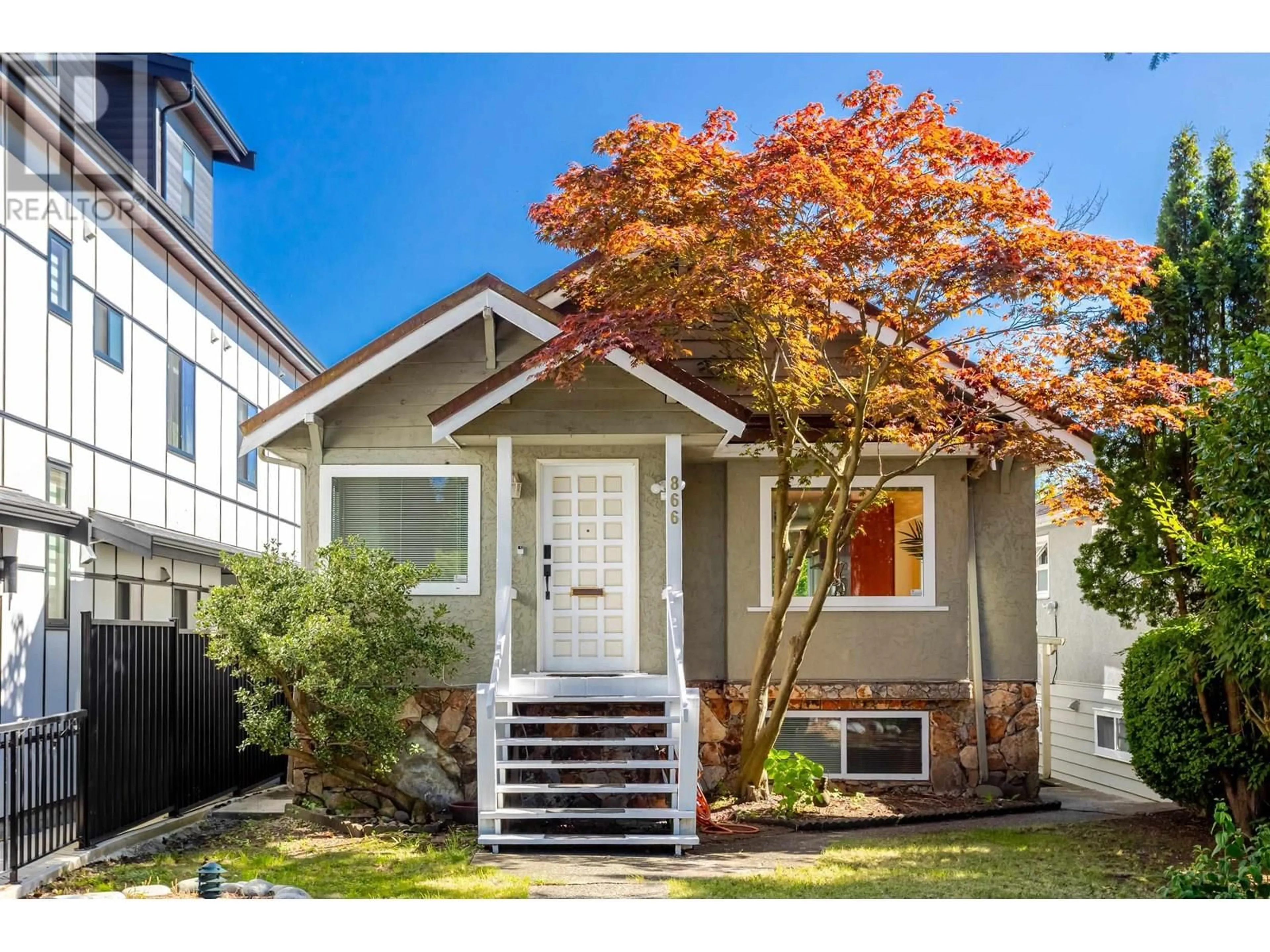 Home with vinyl exterior material, street for 866 59TH AVENUE, Vancouver British Columbia V6P1X7