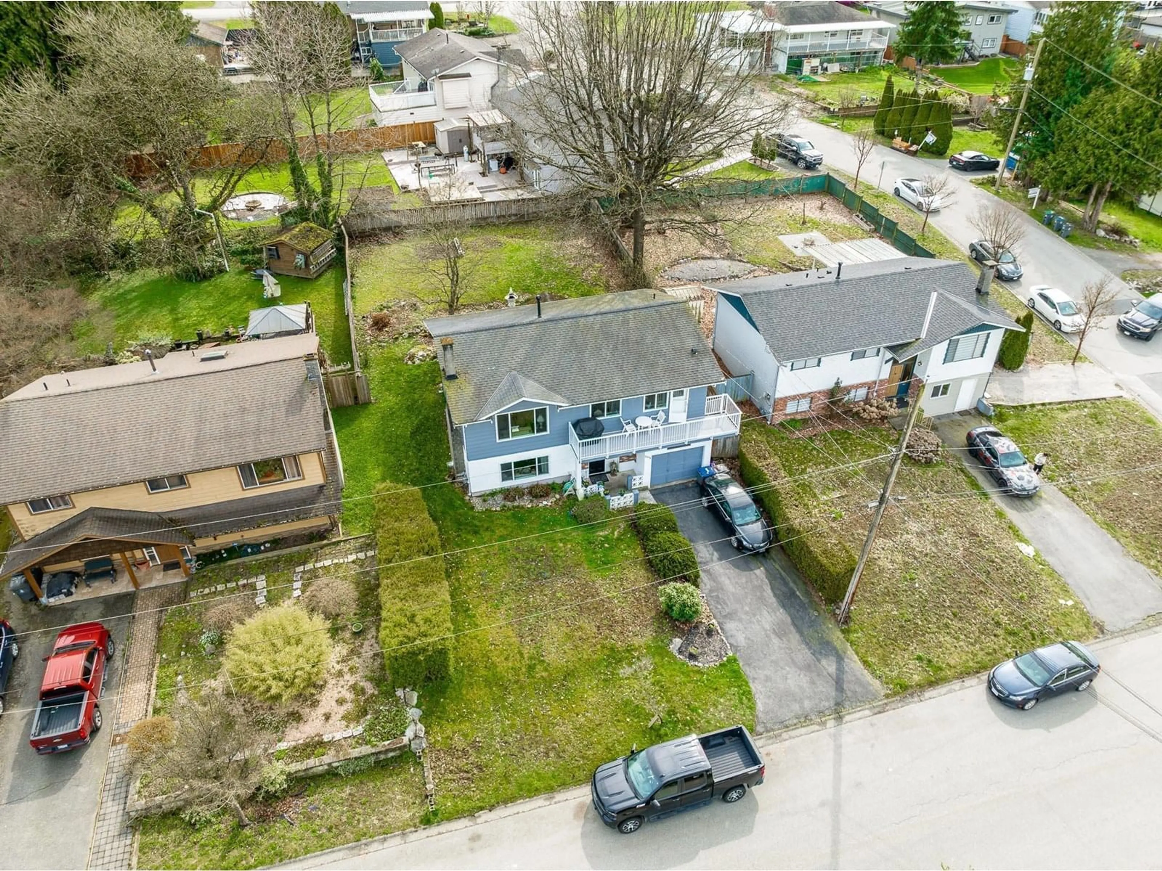 A pic from outside/outdoor area/front of a property/back of a property/a pic from drone, street for 13414 113, Surrey British Columbia V3R2H6