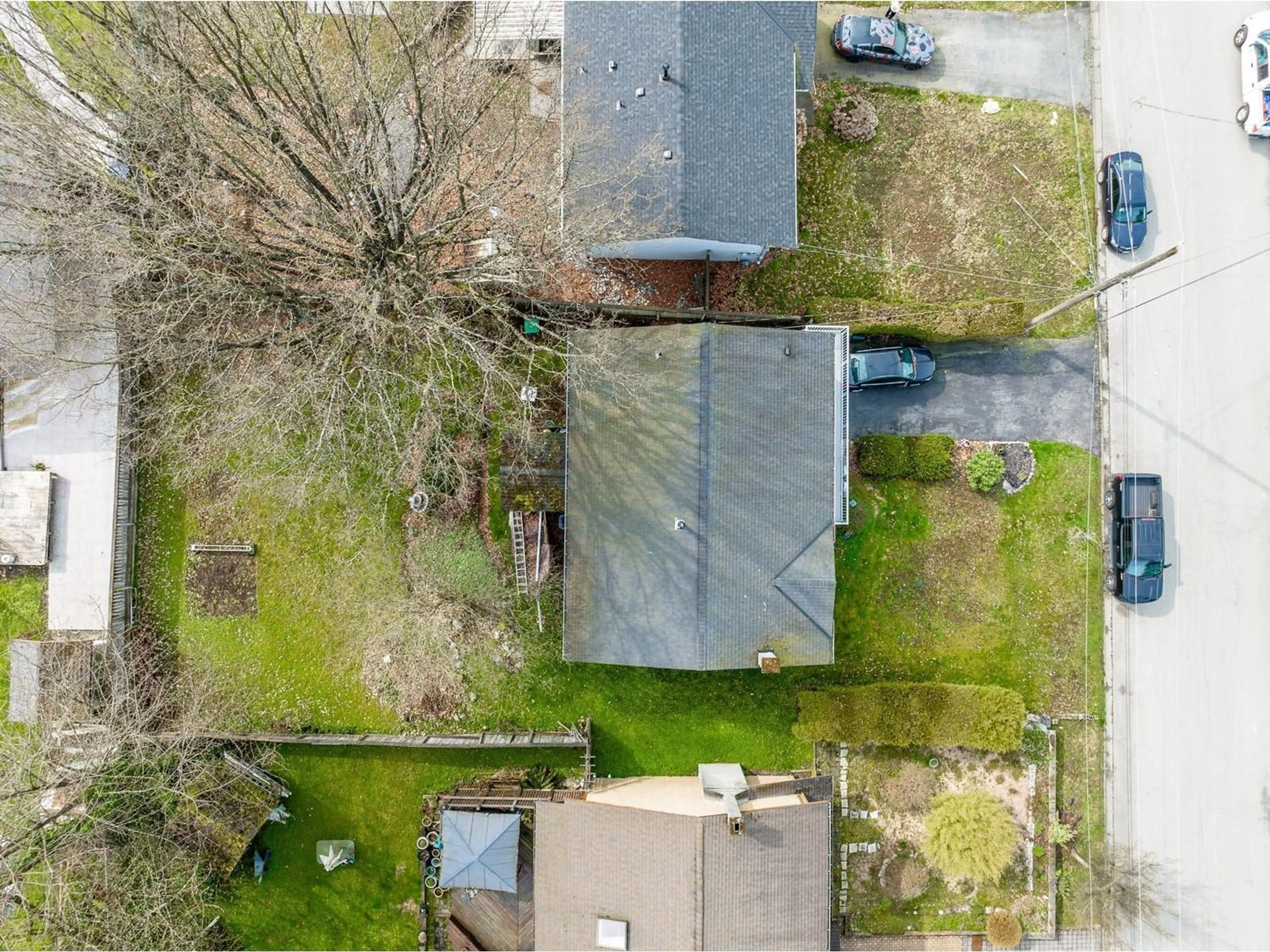 A pic from outside/outdoor area/front of a property/back of a property/a pic from drone, street for 13414 113, Surrey British Columbia V3R2H6