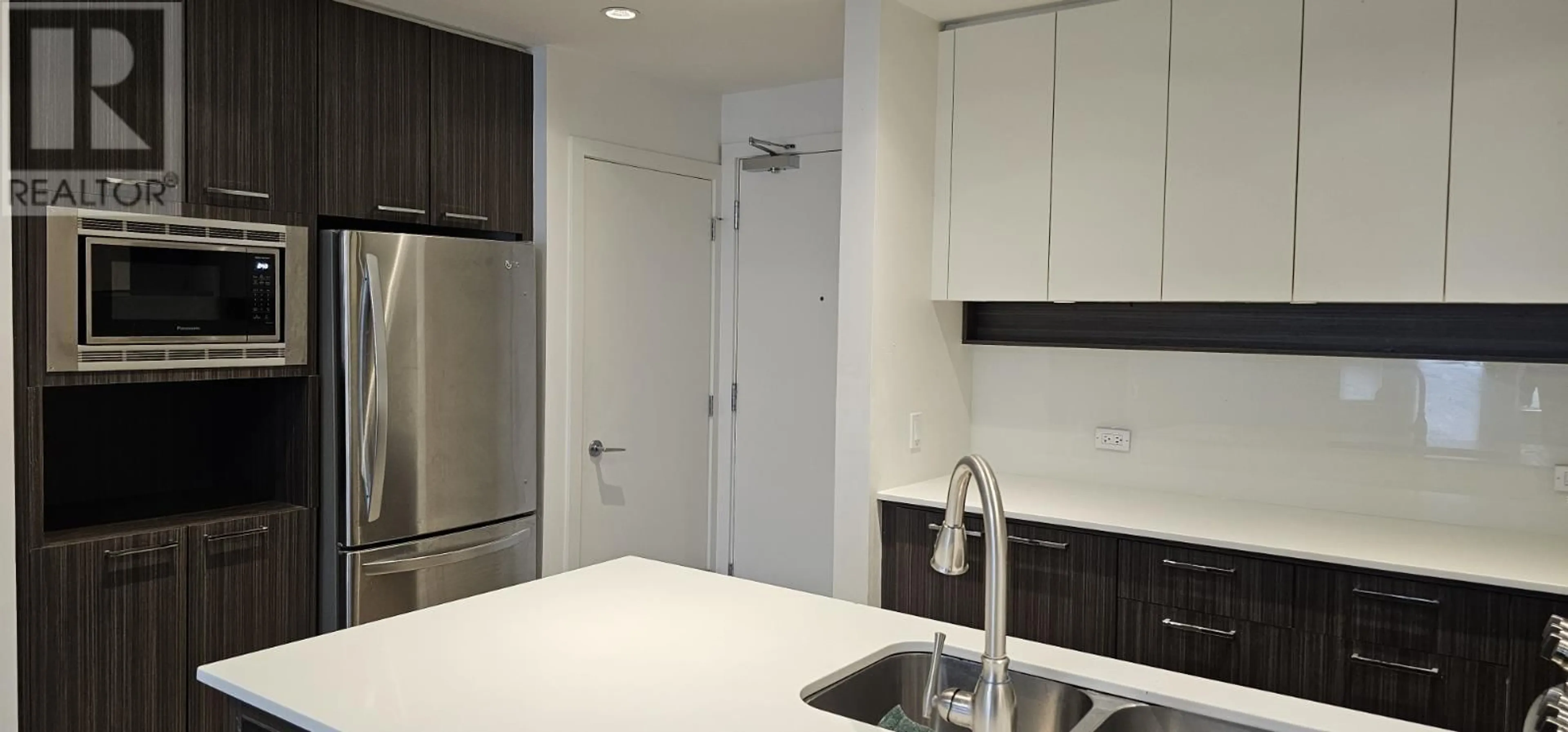 Standard kitchen, unknown for 108 - 9250 UNIVERSITY HIGH STREET, Burnaby British Columbia V5A0B3