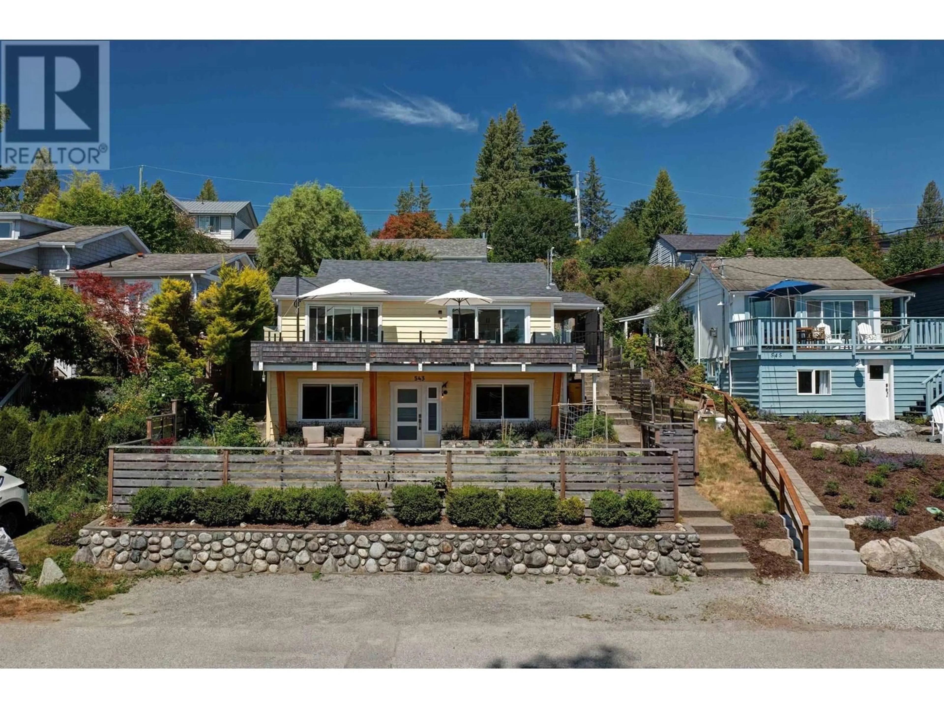 A pic from outside/outdoor area/front of a property/back of a property/a pic from drone, unknown for 543 SARGENT ROAD, Gibsons British Columbia V0N1V0