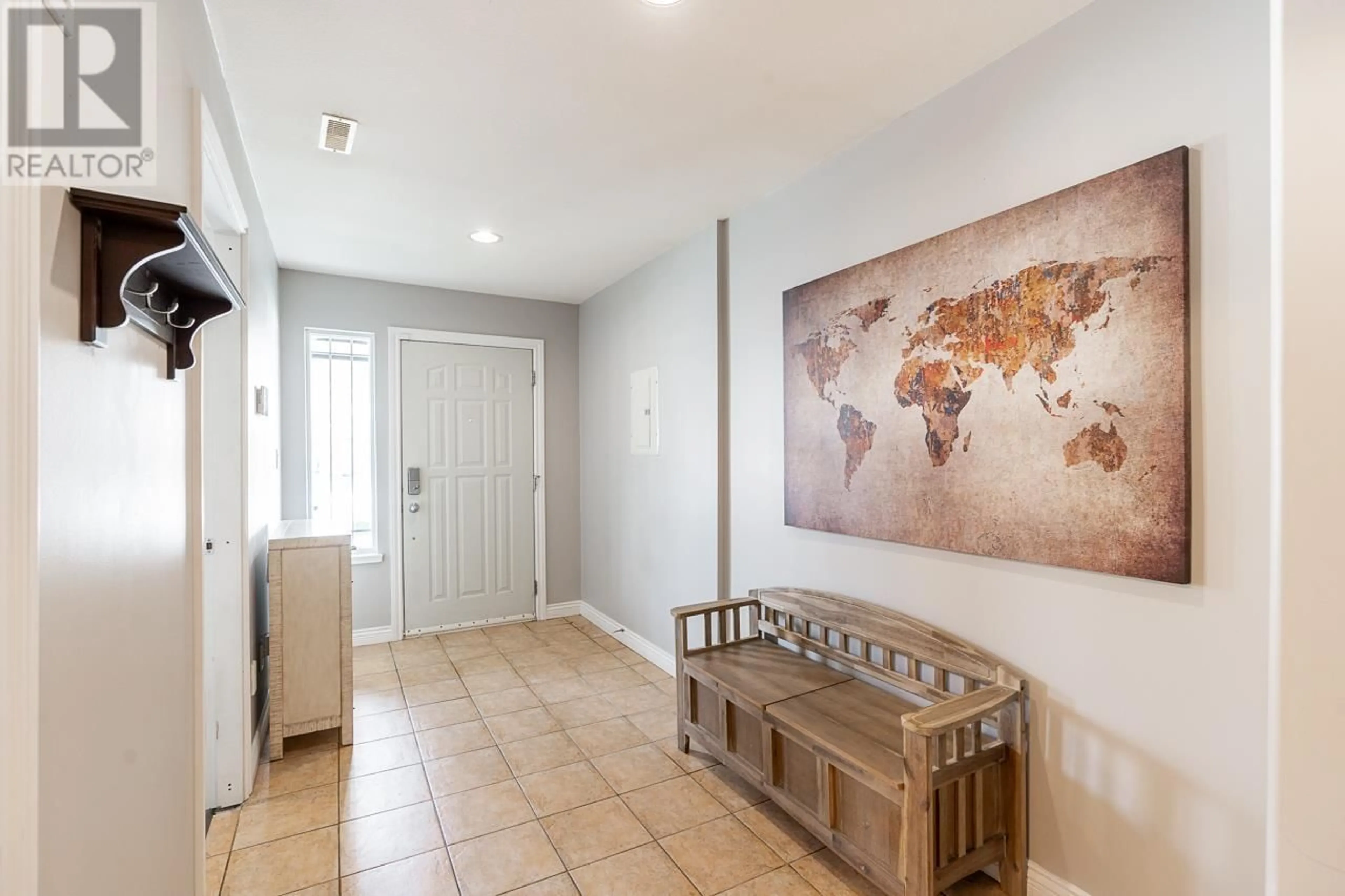 Indoor entryway for 23624 KANAKA WAY, Maple Ridge British Columbia V2W2A1