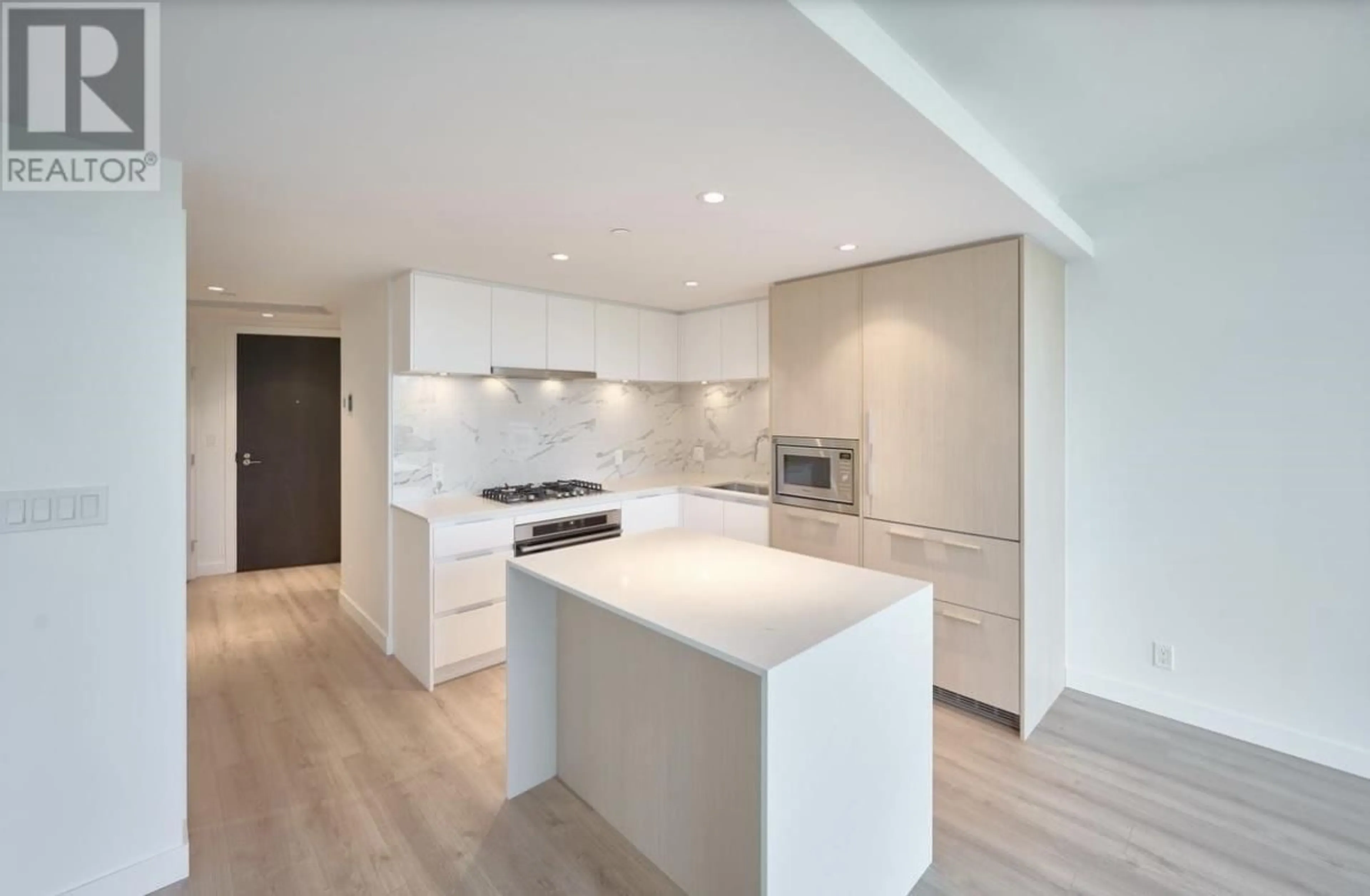 Contemporary kitchen, unknown for 1808 - 1500 FERN ST STREET, North Vancouver British Columbia V7J0E6