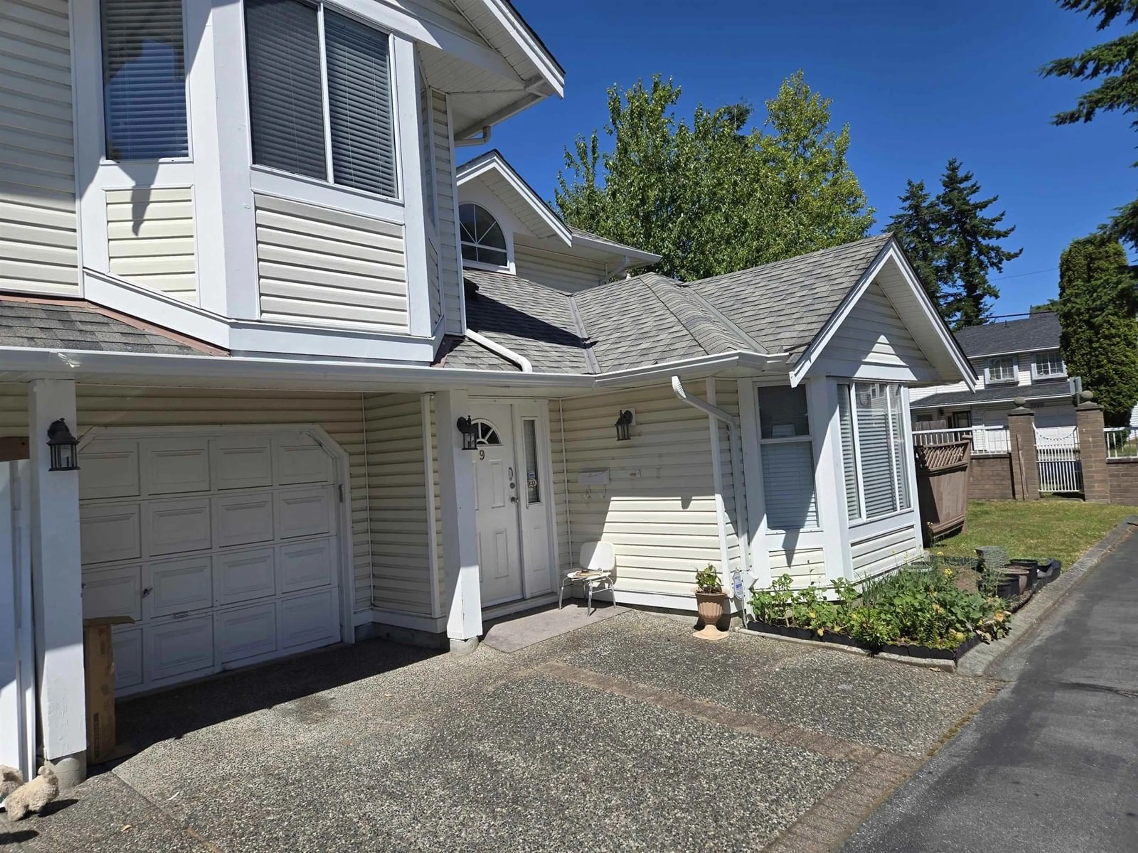 Home with vinyl exterior material, street for 9 - 7955 122, Surrey British Columbia V3W4T4