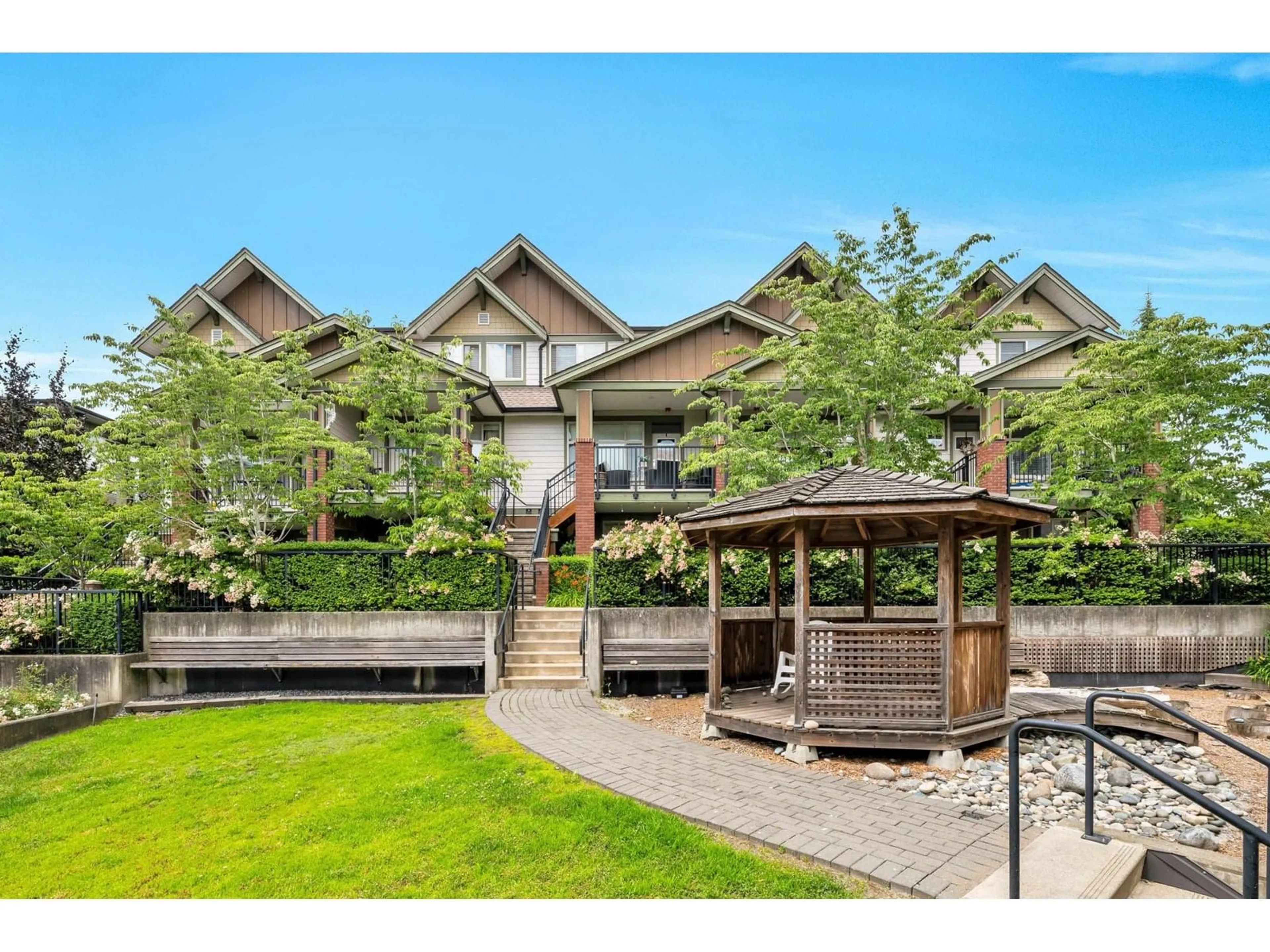 Patio, mountain view for 205 - 6706 192 STREET, Surrey British Columbia V4N6M9