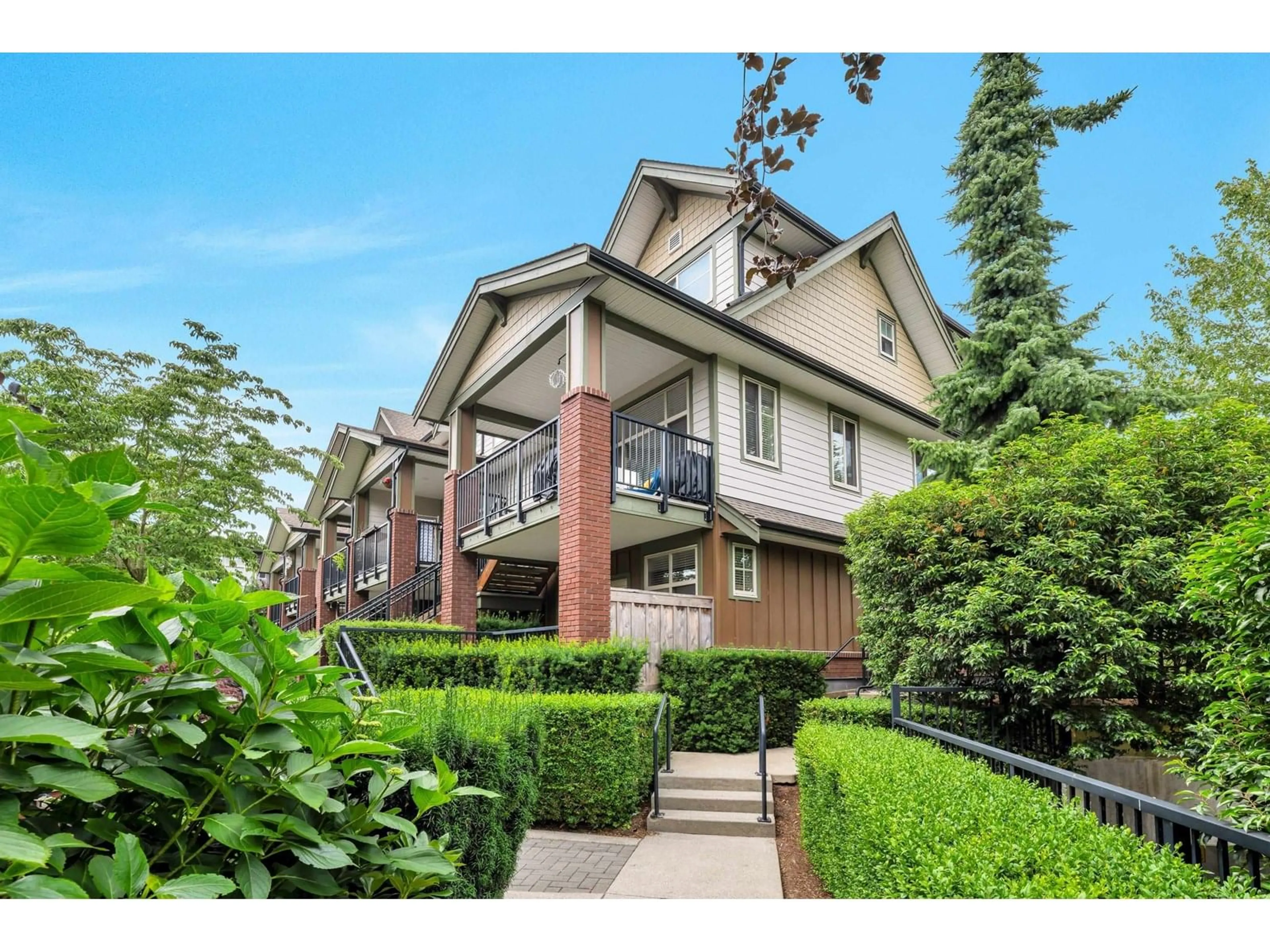 Patio, street for 205 - 6706 192 STREET, Surrey British Columbia V4N6M9